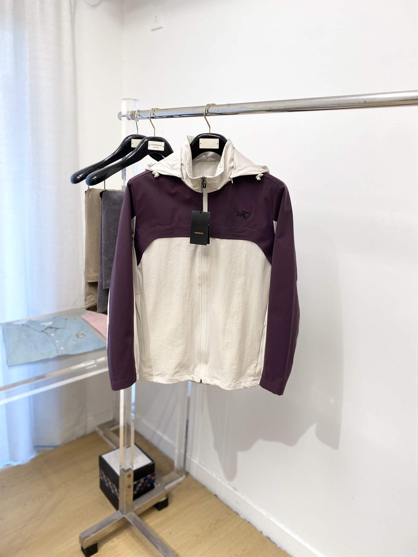 “2025 Fashionable Custom Jackets with Fine Embroidery Logo and Original Fabric”