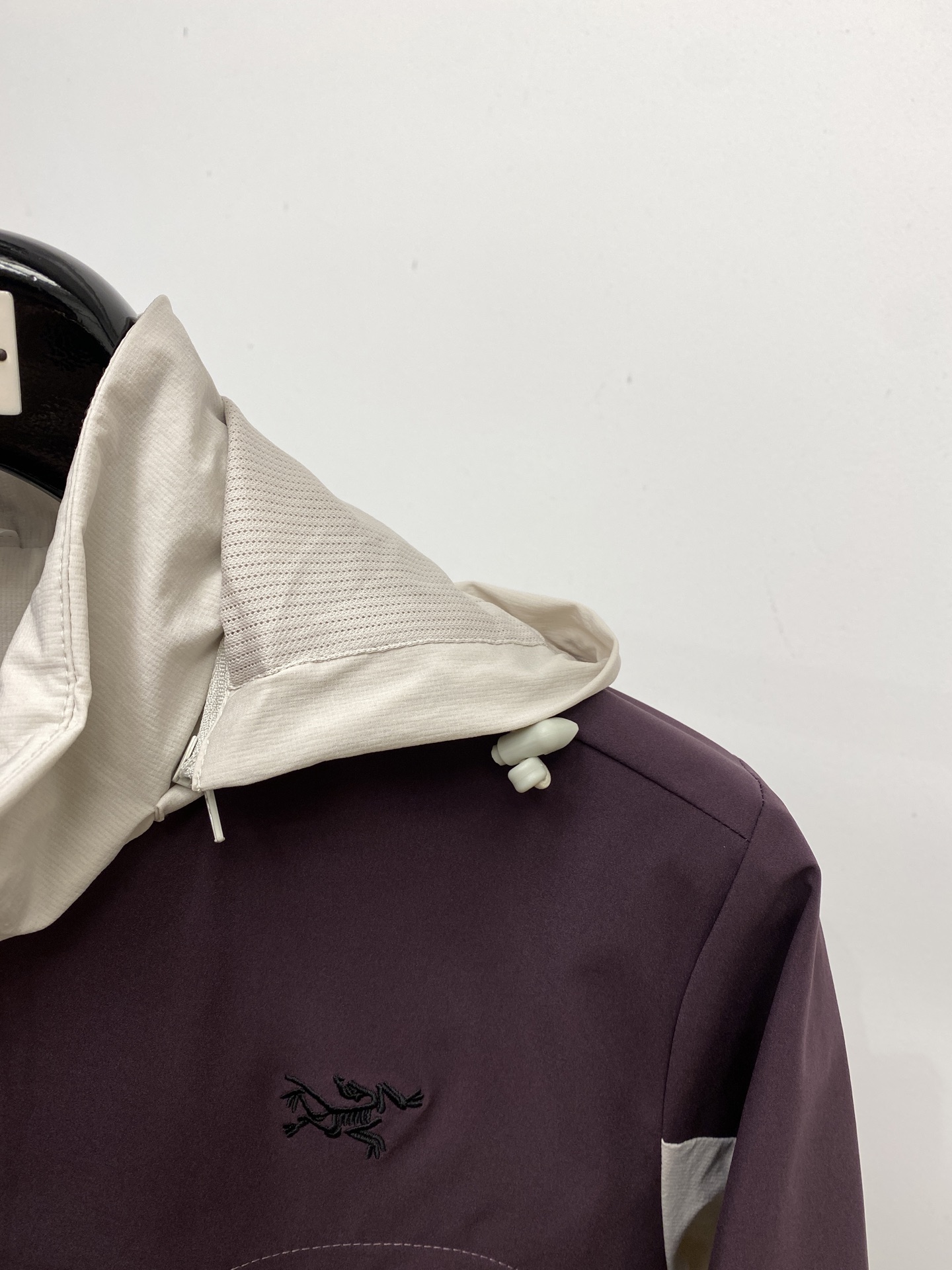 “2025 Fashionable Custom Jackets with Fine Embroidery Logo and Original Fabric” - 图片 3
