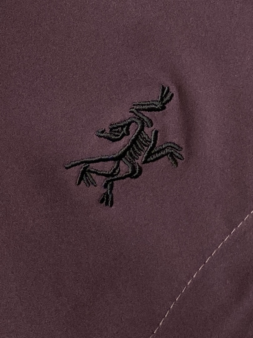 “2025 Fashionable Custom Jackets with Fine Embroidery Logo and Original Fabric” - 图片 7