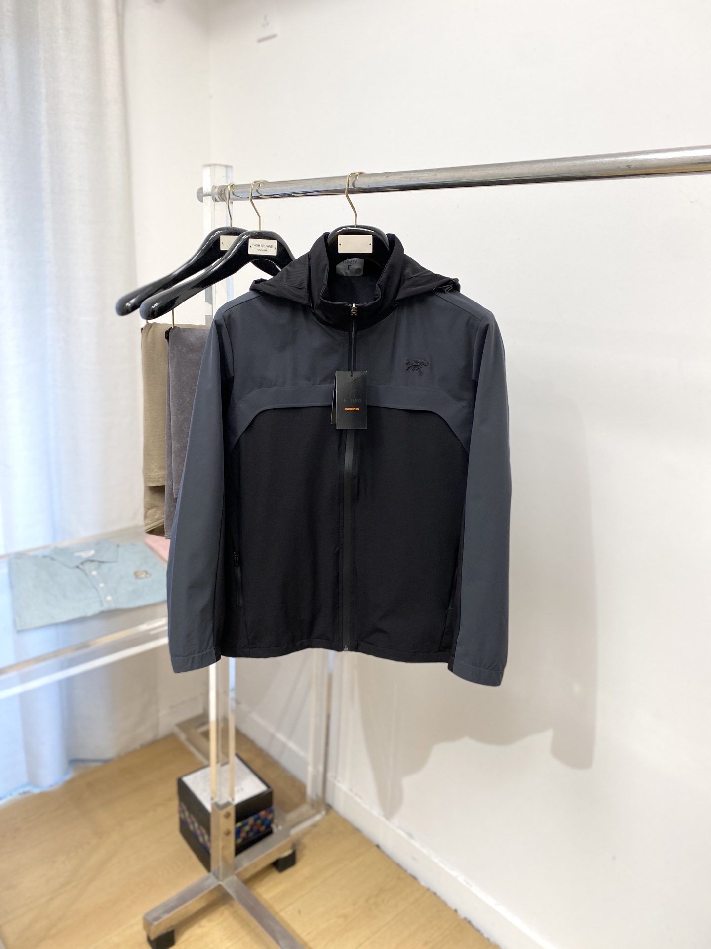 2025 Fashionable Custom-Made Jackets with Fine Embroidery Logo – Old-Fashioned Style with a Modern Twist