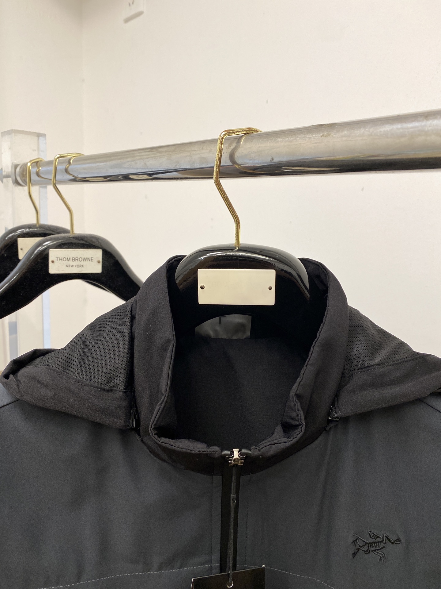 2025 Fashionable Custom-Made Jackets with Fine Embroidery Logo – Old-Fashioned Style with a Modern Twist - 图片 2