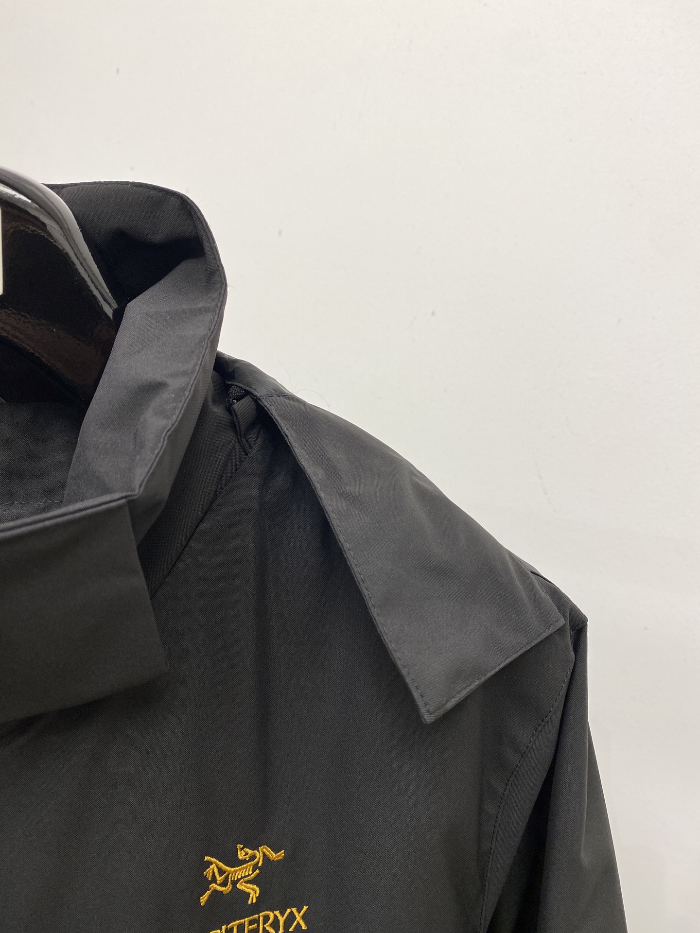 “2025 Fashionable Jackets: Custom-Made, Finely Embroidered Alphalogo, Original Fabric, Affordable Prices, M-3XL Sizes” - 图片 3