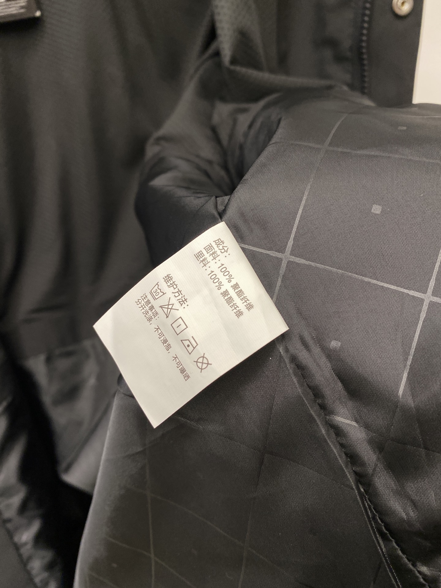 “2025 Fashionable Jackets: Custom-Made, Finely Embroidered Alphalogo, Original Fabric, Affordable Prices, M-3XL Sizes” - 图片 8