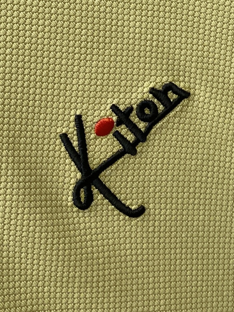 Kiton、2025最新款短袖T恤，帅气时尚，胸前精致刺绣字母logo，简约百搭款。面料棉 不仅挺括，保