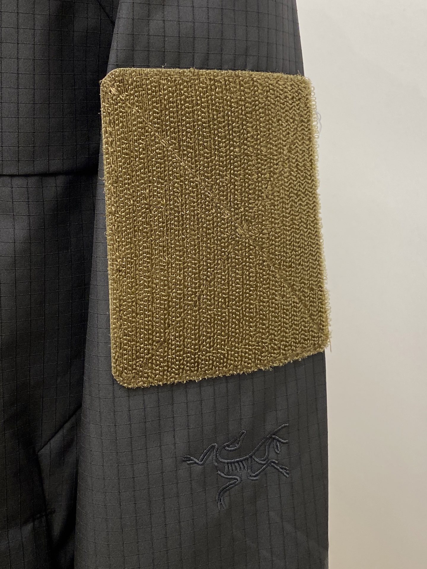 2025 Fashion Jackets: Custom-made Original Fabrics with Fine Embroidery and Cosmopolitan Appeal - 图片 6