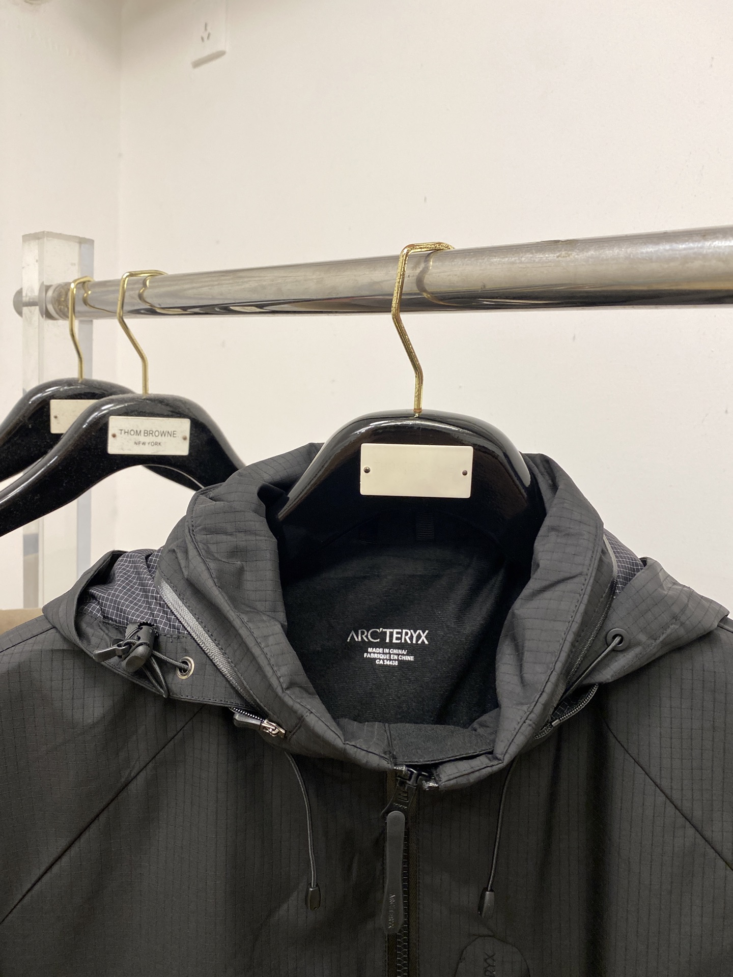 2025 Fashion Jackets: Custom-made Original Fabrics with Fine Embroidery and Cosmopolitan Appeal - 图片 2