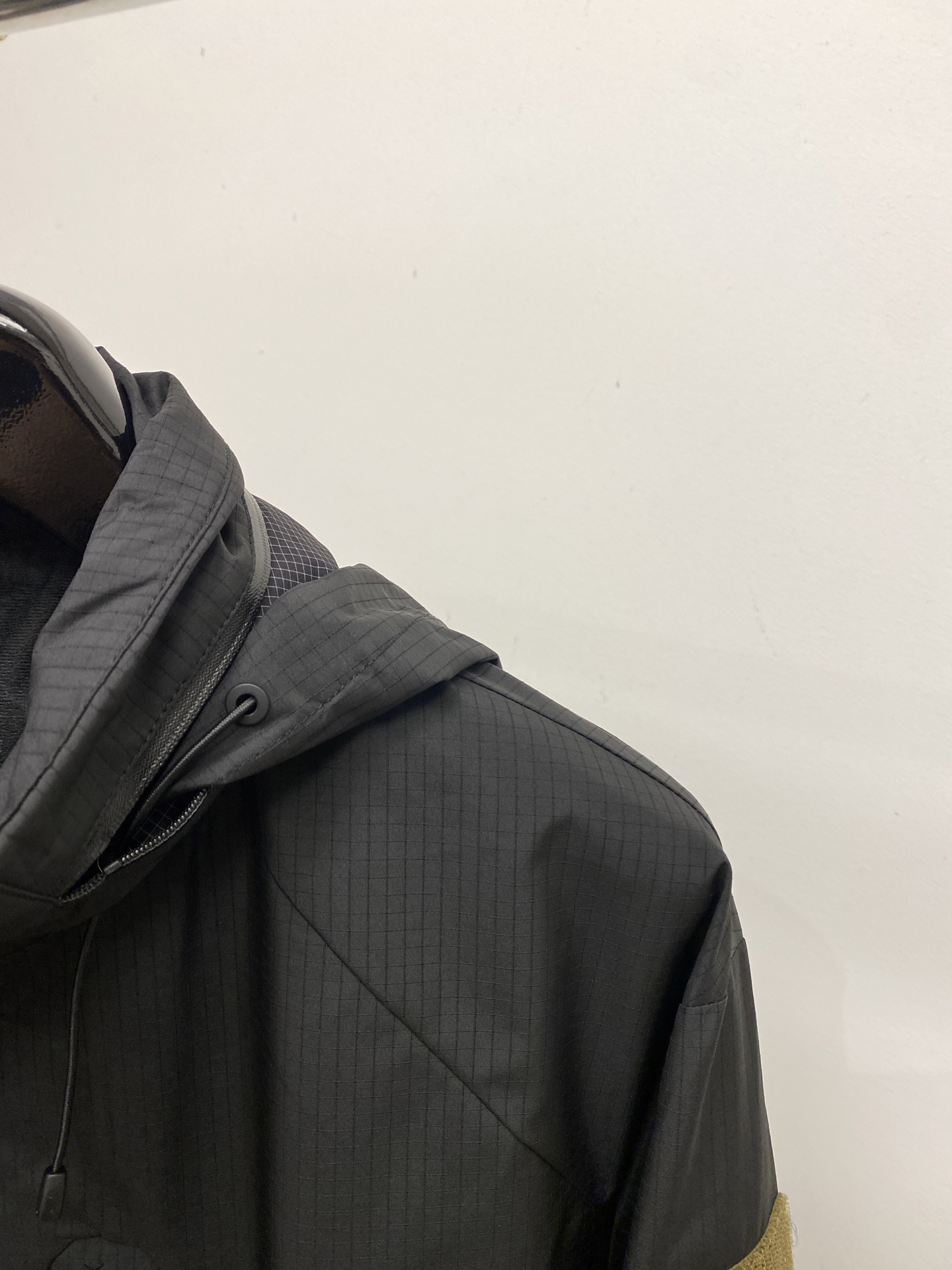 2025 Fashion Jackets: Custom-made Original Fabrics with Fine Embroidery and Cosmopolitan Appeal - 图片 3