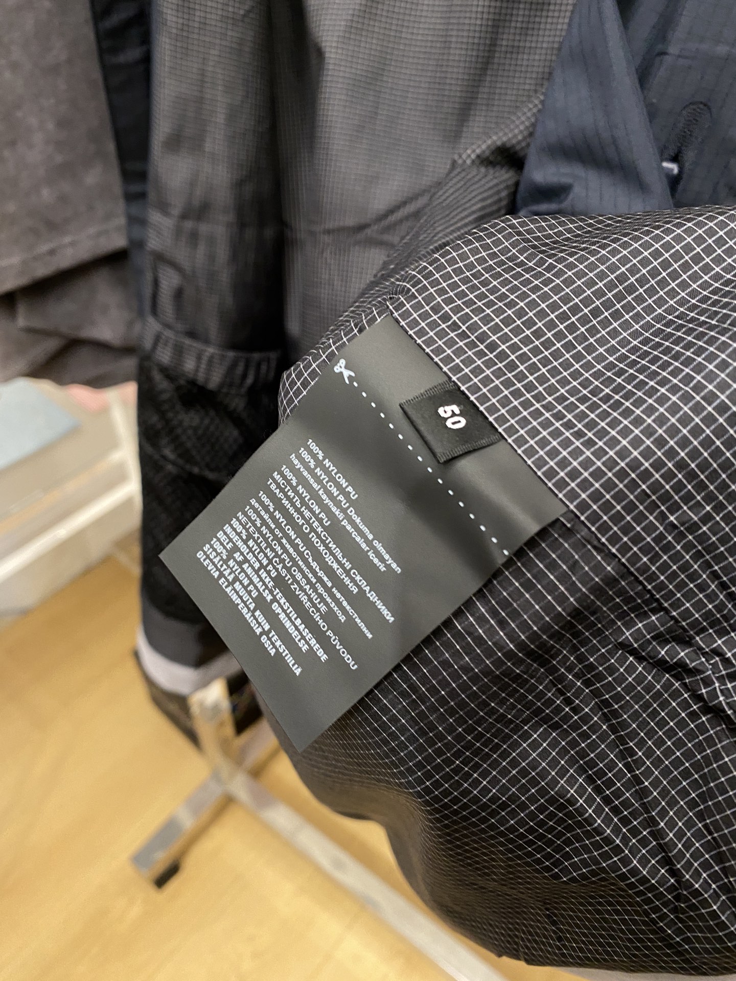 Title: Fashionable Custom Jackets with Embroidery Logo and Original Fabric in 2025 Summary: New jackets in 2025 for about $100 each with unique embroidery logos and original fabrics from - 图片 8