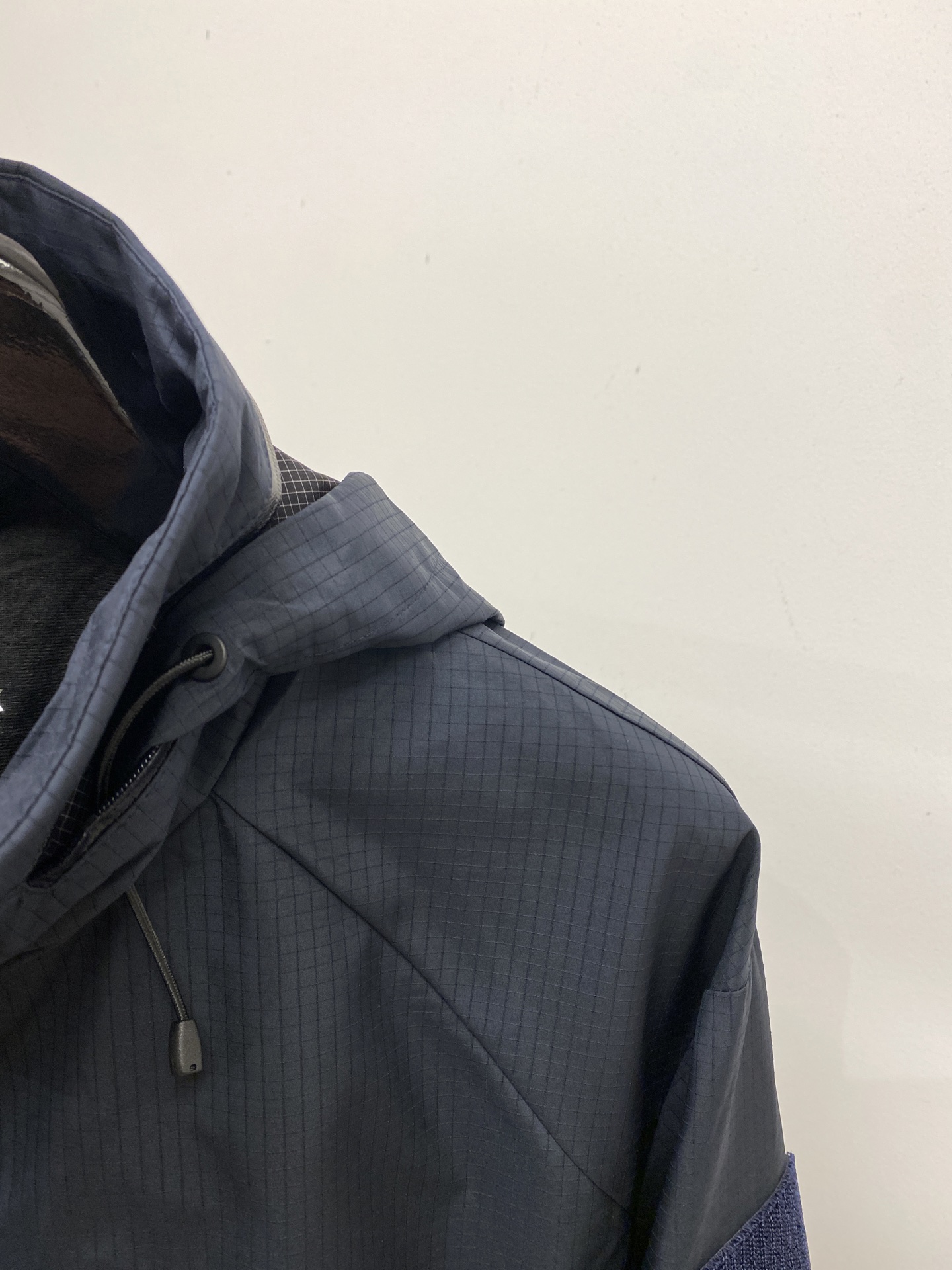 Title: Fashionable Custom Jackets with Embroidery Logo and Original Fabric in 2025 Summary: New jackets in 2025 for about $100 each with unique embroidery logos and original fabrics from - 图片 3