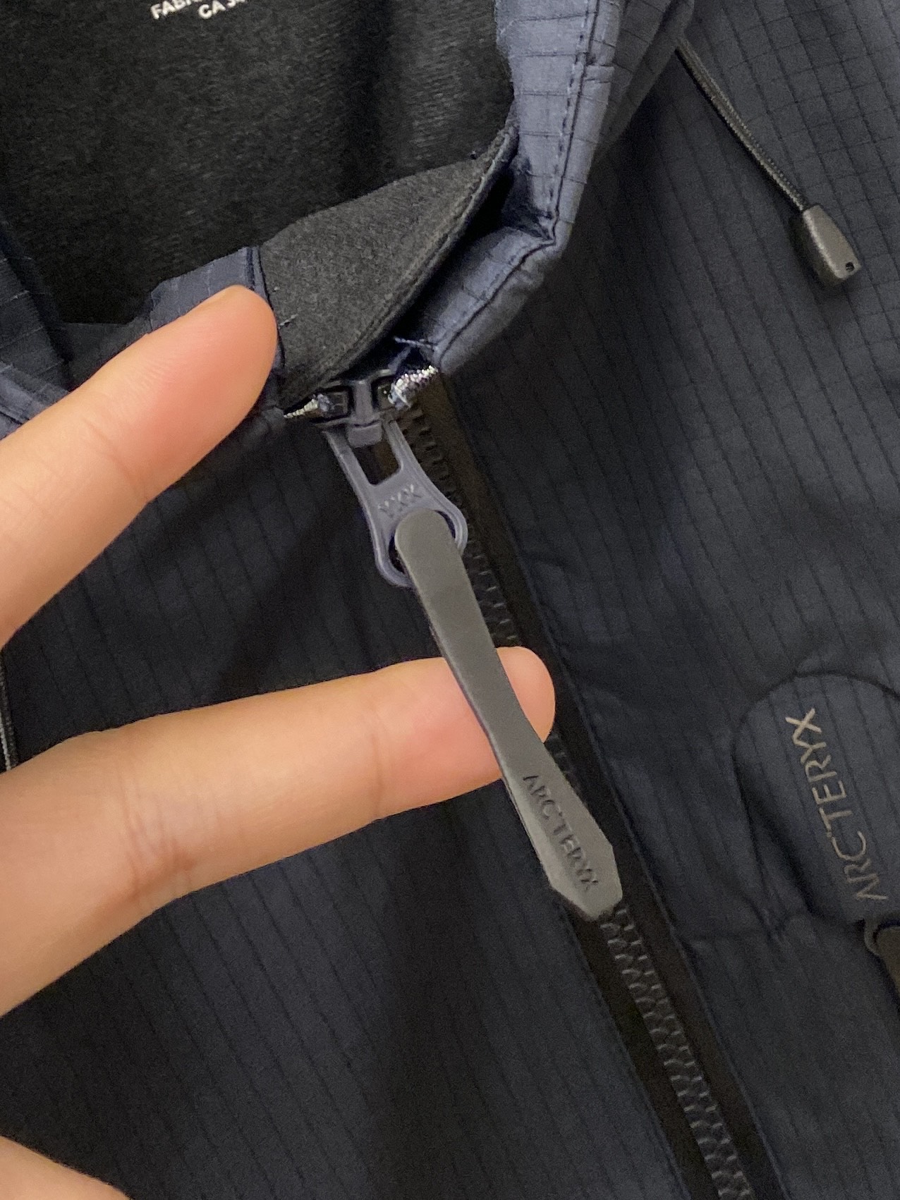 Title: Fashionable Custom Jackets with Embroidery Logo and Original Fabric in 2025 Summary: New jackets in 2025 for about $100 each with unique embroidery logos and original fabrics from - 图片 4