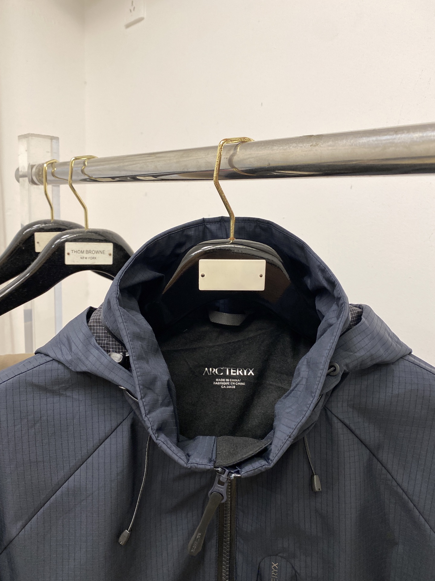 Title: Fashionable Custom Jackets with Embroidery Logo and Original Fabric in 2025 Summary: New jackets in 2025 for about $100 each with unique embroidery logos and original fabrics from - 图片 2