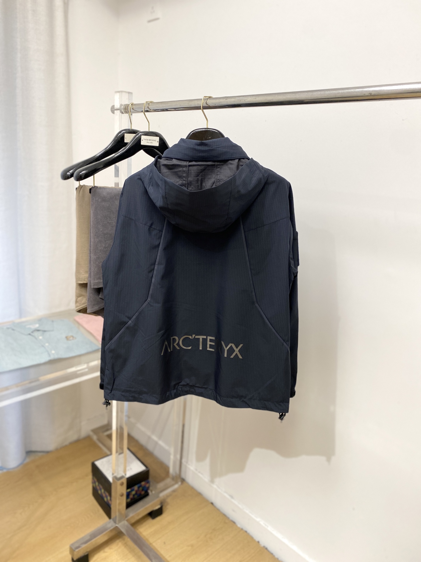 Title: Fashionable Custom Jackets with Embroidery Logo and Original Fabric in 2025 Summary: New jackets in 2025 for about $100 each with unique embroidery logos and original fabrics from - 图片 9