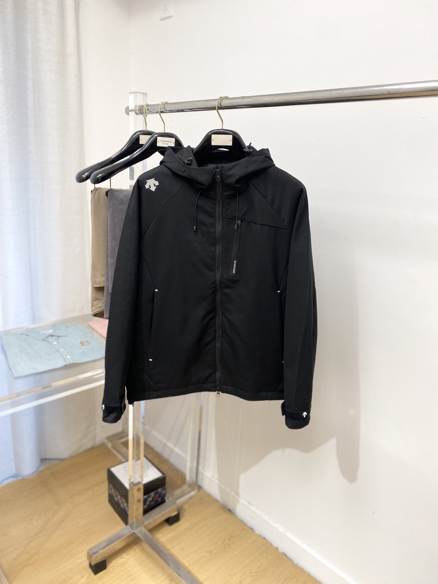 NO:518145,DESCENTE, 2025 new jacket jacket, fashionable and handsome, simple and versatile style, top-grade glue-printed pattern logo on the shoulder, customized original fabric, not only crisp, maintains a fashionable silhouette, and is comfortable to wear, with more delicate yarn, M-3XL,, jackets & coats, jackets & coats, alexander wang19860909DESCENTE迪桑特、2025新品夹克外套,时尚帅气,简约百搭款,肩部顶级印胶图案logo,定制原版面料,不仅挺括,保持潮流的廓形,又穿着舒适,纱织更细腻,码数M-3XL,,jackets & coats,jackets & coats,alexander wang,Men's clothing