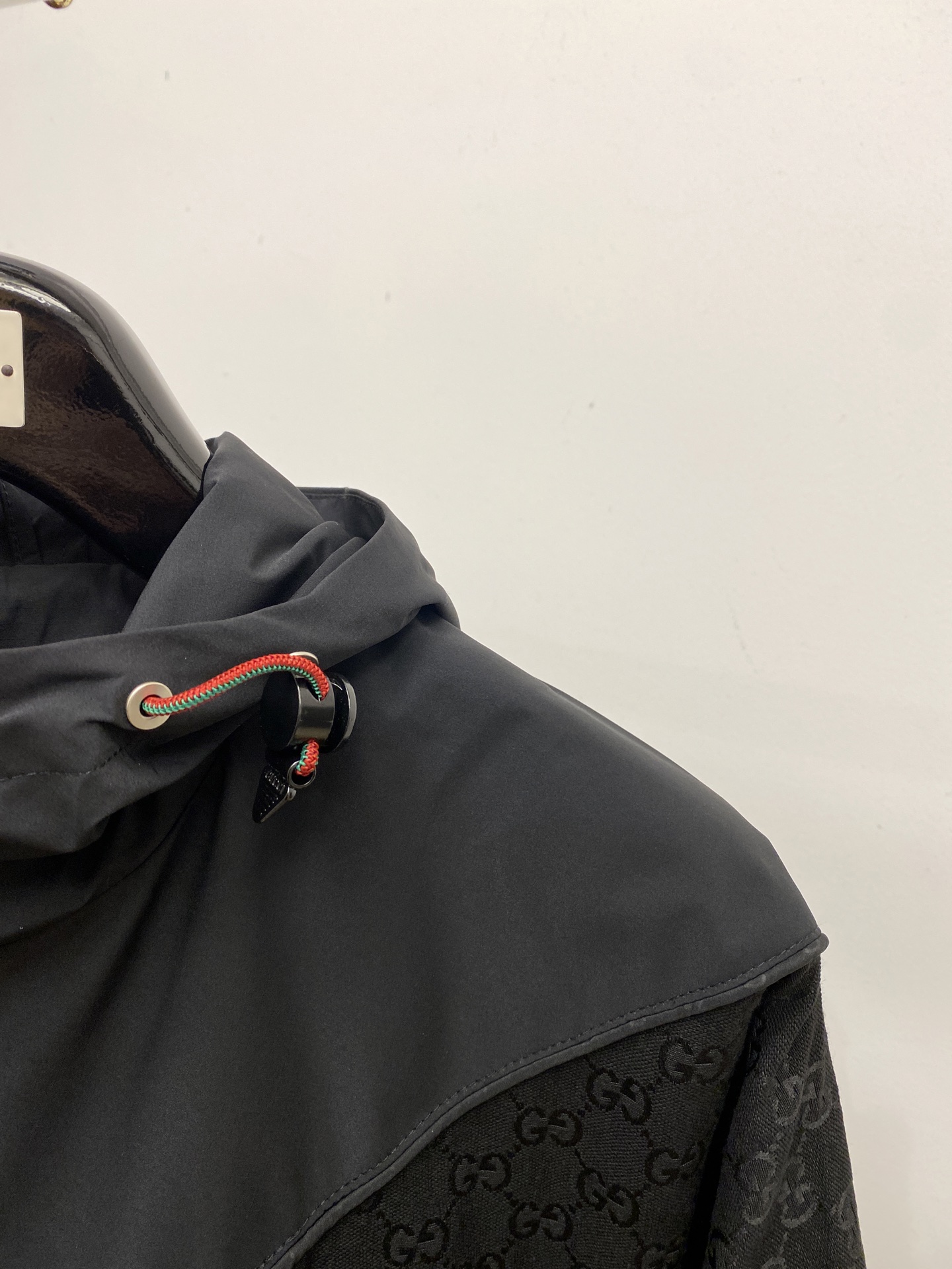 “Gucci 2025 Jackets: Fashionable Custom Embroidered Designs for $100, Sizes M-3XL, Code P960” - 图片 3