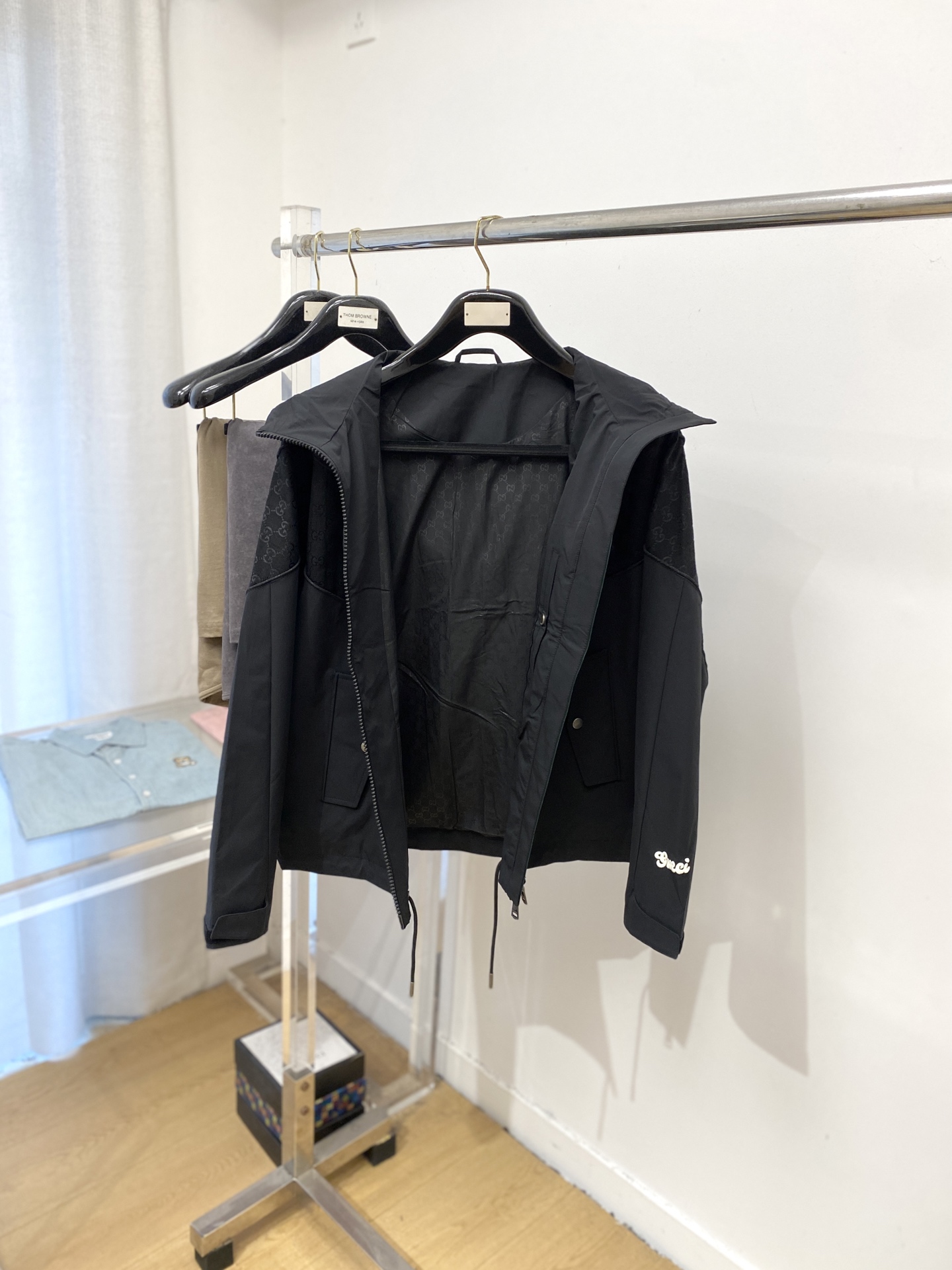 “Gucci 2025 Jackets: Fashionable Custom Embroidered Designs for $100, Sizes M-3XL, Code P960” - 图片 5