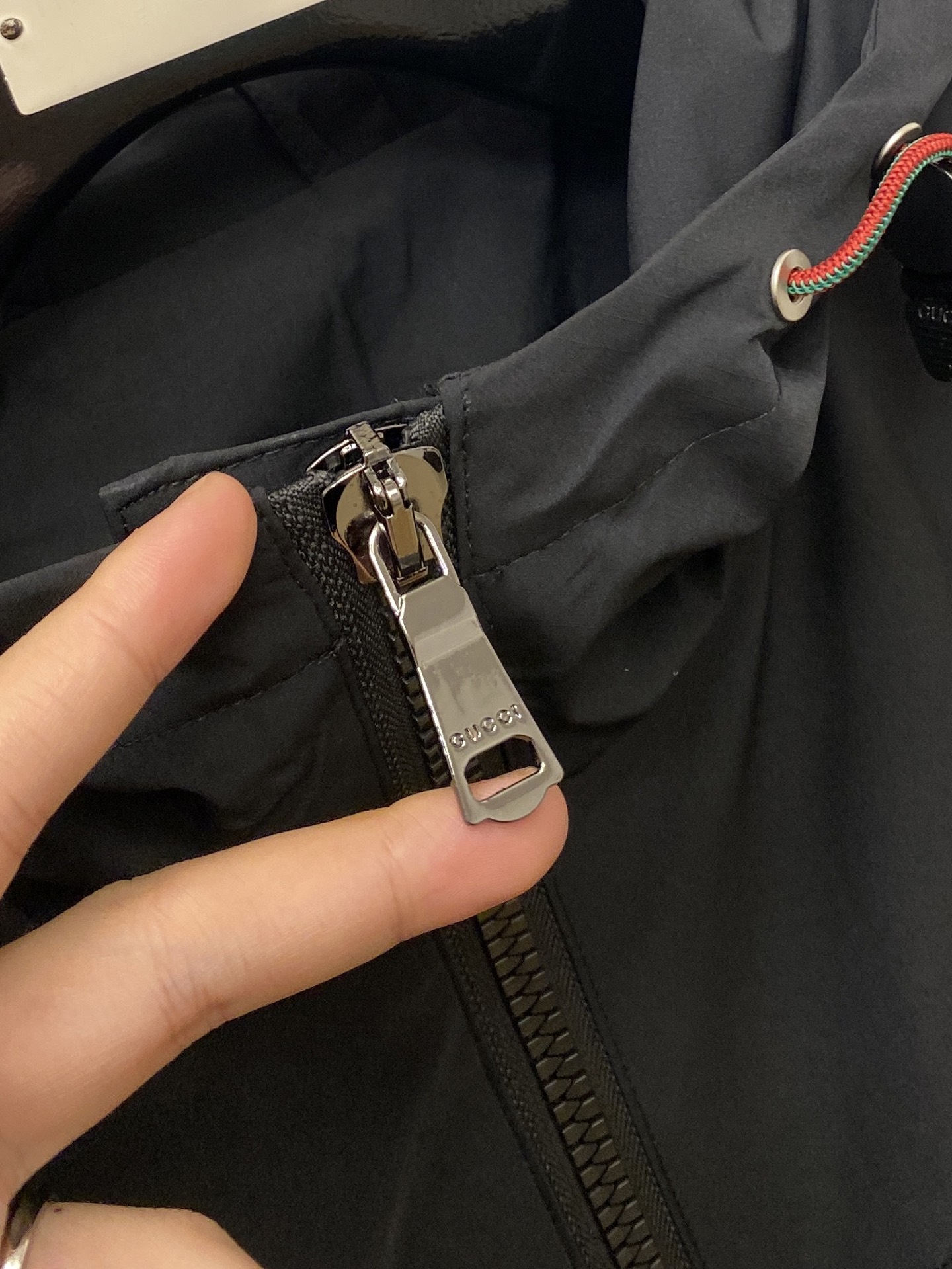 “Gucci 2025 Jackets: Fashionable Custom Embroidered Designs for $100, Sizes M-3XL, Code P960” - 图片 4