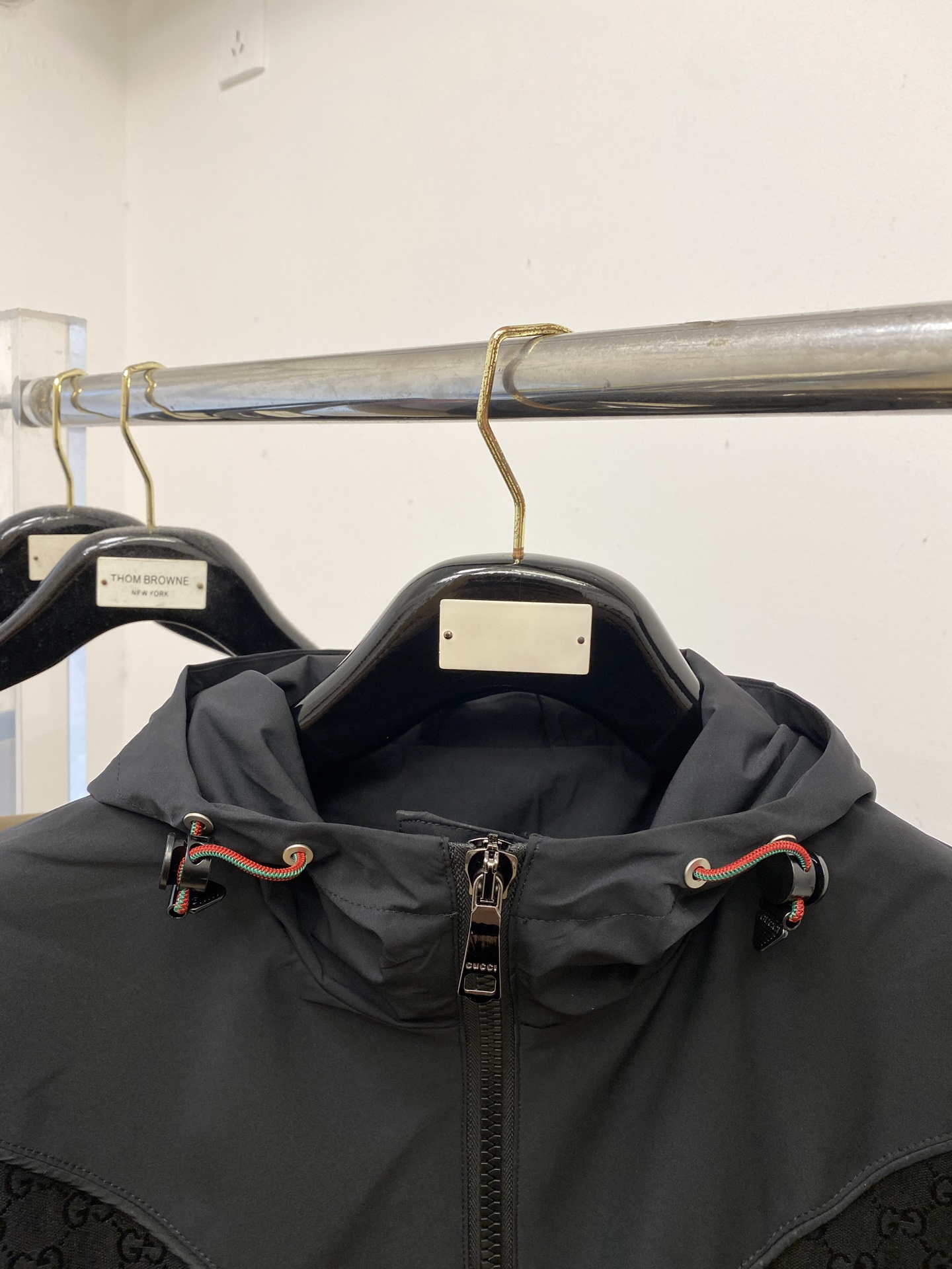 “Gucci 2025 Jackets: Fashionable Custom Embroidered Designs for $100, Sizes M-3XL, Code P960” - 图片 2