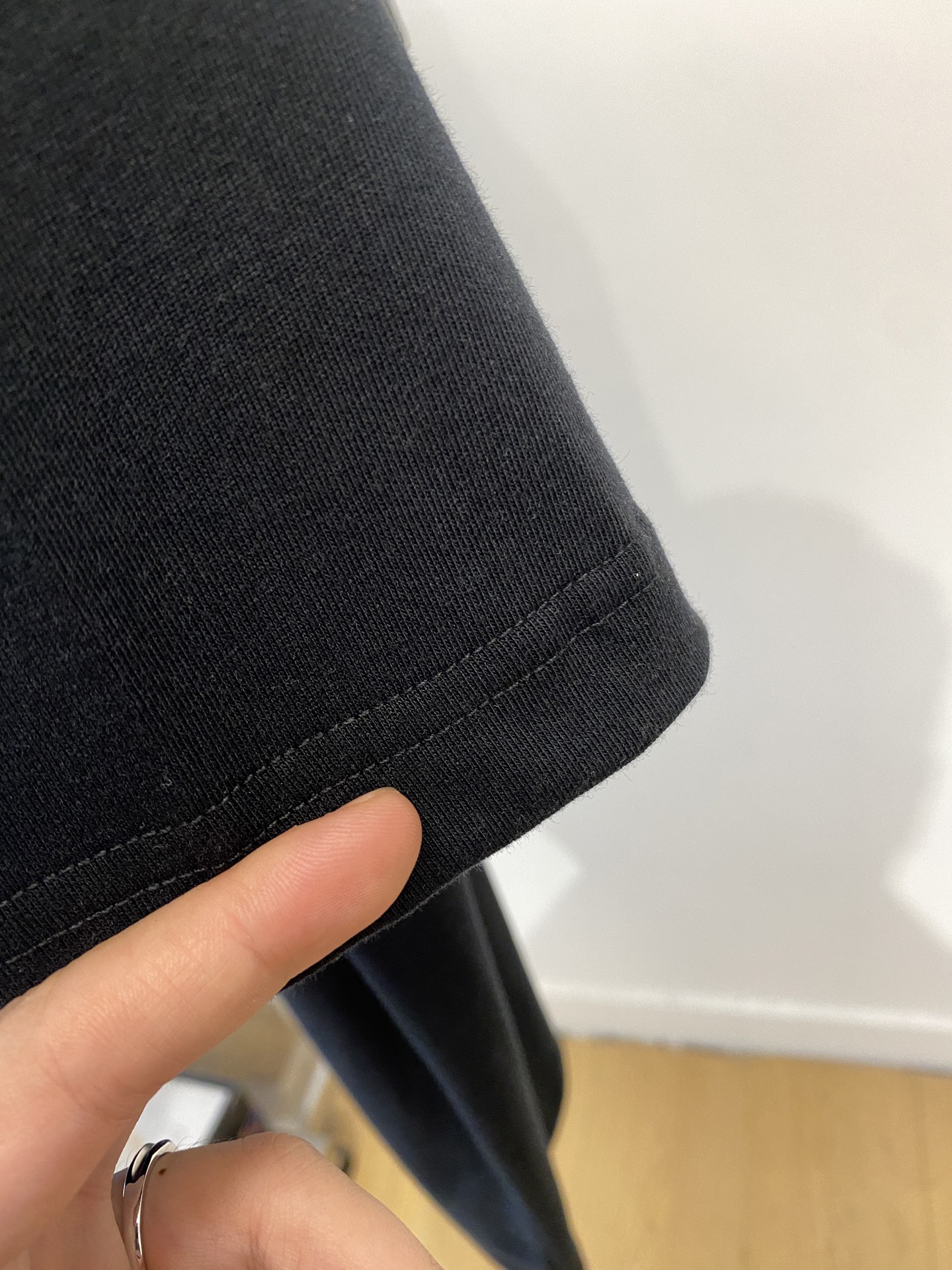 巴宝莉、2025最新款短袖T恤，帅气时尚，胸前顶级定织图案logo，简约百搭款。面料棉 不仅挺括，保持潮