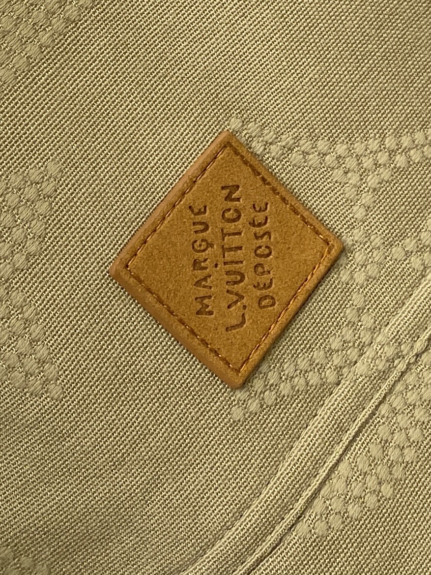 “Louis Vuitton 2025 Jackets: Fashionable Embroidered Logo Designs in Original Fabric at Affordable Prices” - 图片 4