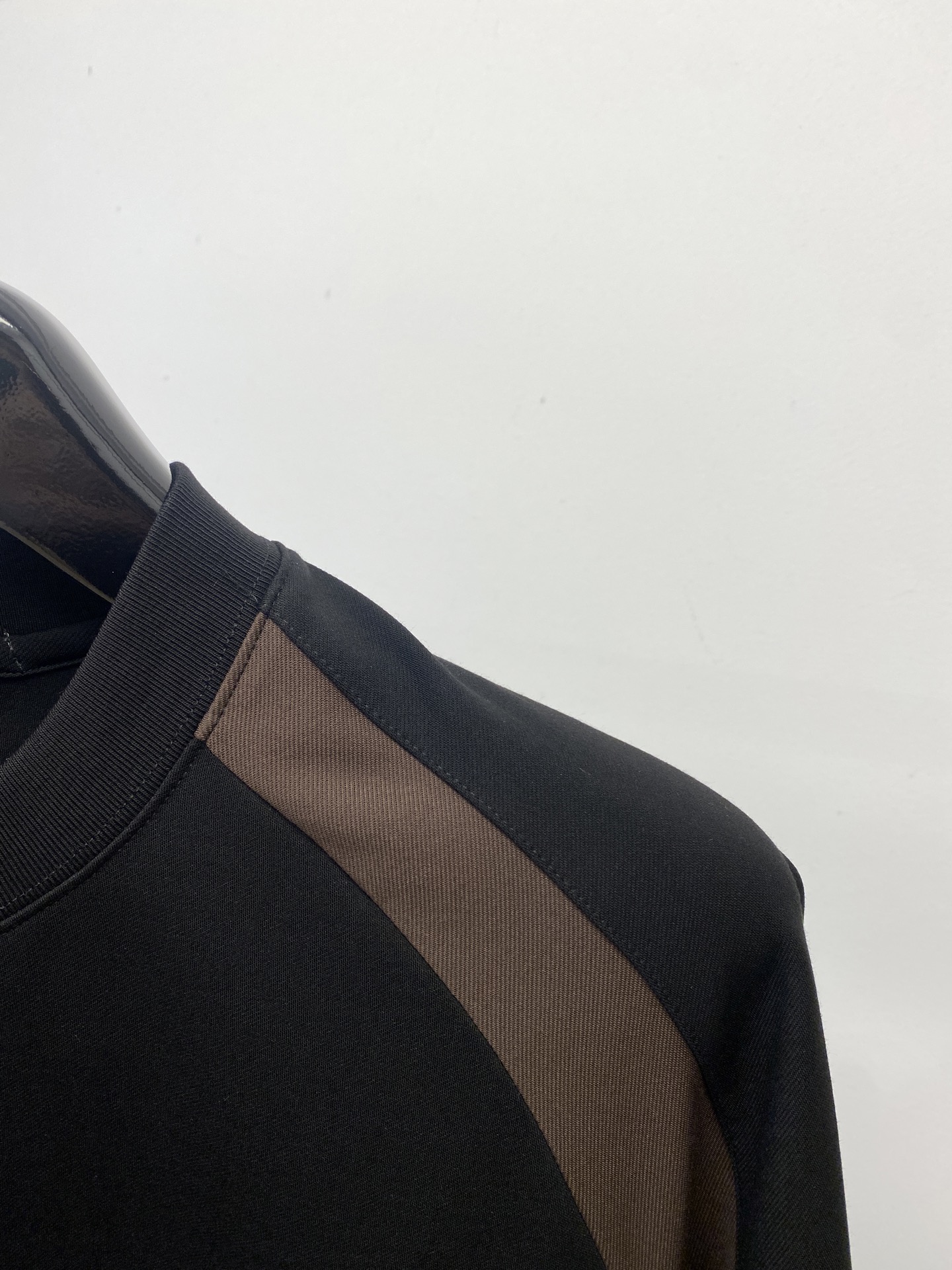 “Y-3 2025 Short-Sleeve T-Shirts: Embroidered Logo, Fashion Cotton, Sizes M-3XL P576” - 图片 3