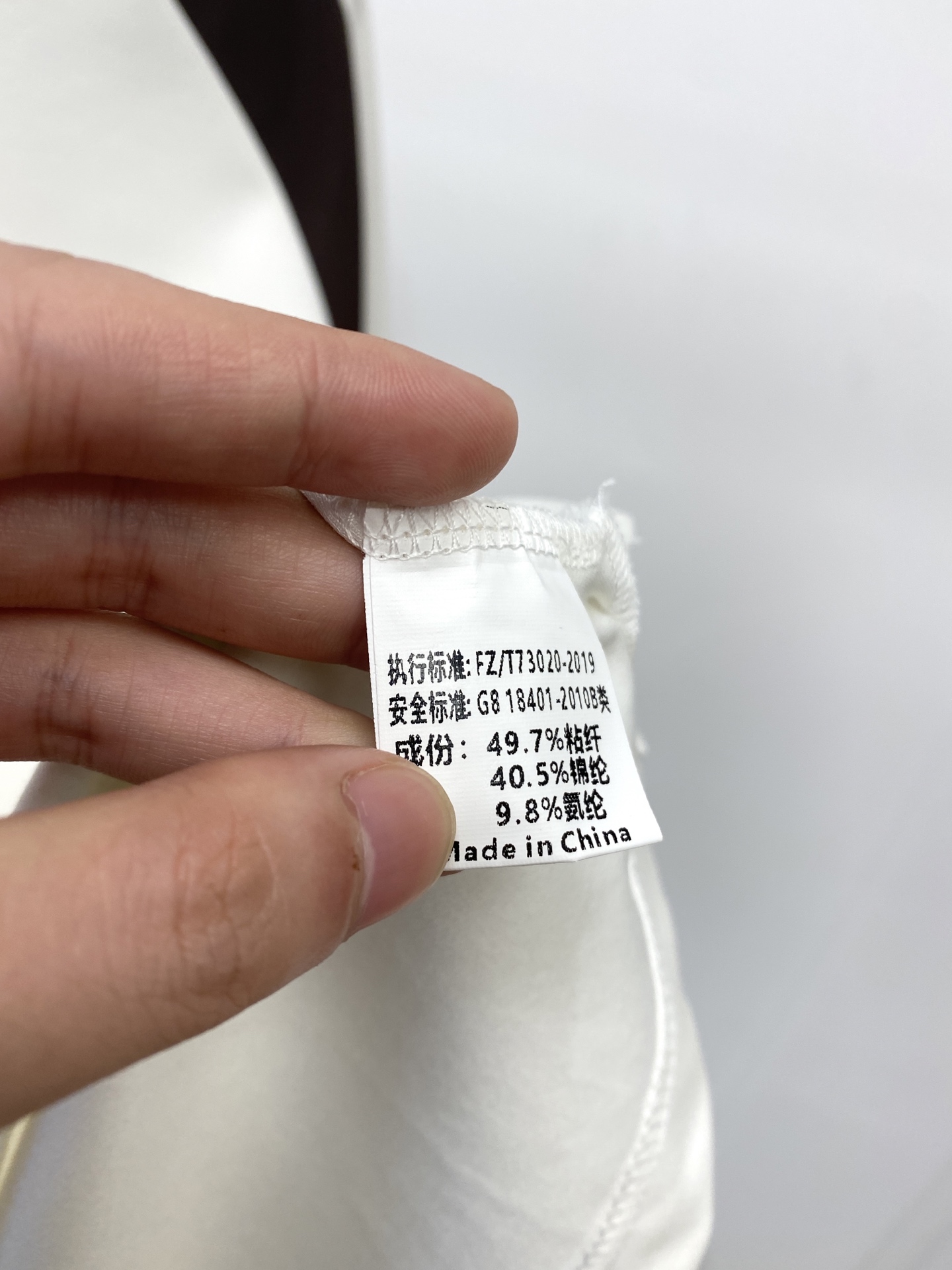 “Y-3 2025 Short-Sleeve T-Shirts with Embroidered Logo – Fashion Cotton in Multiple Sizes” - 图片 7