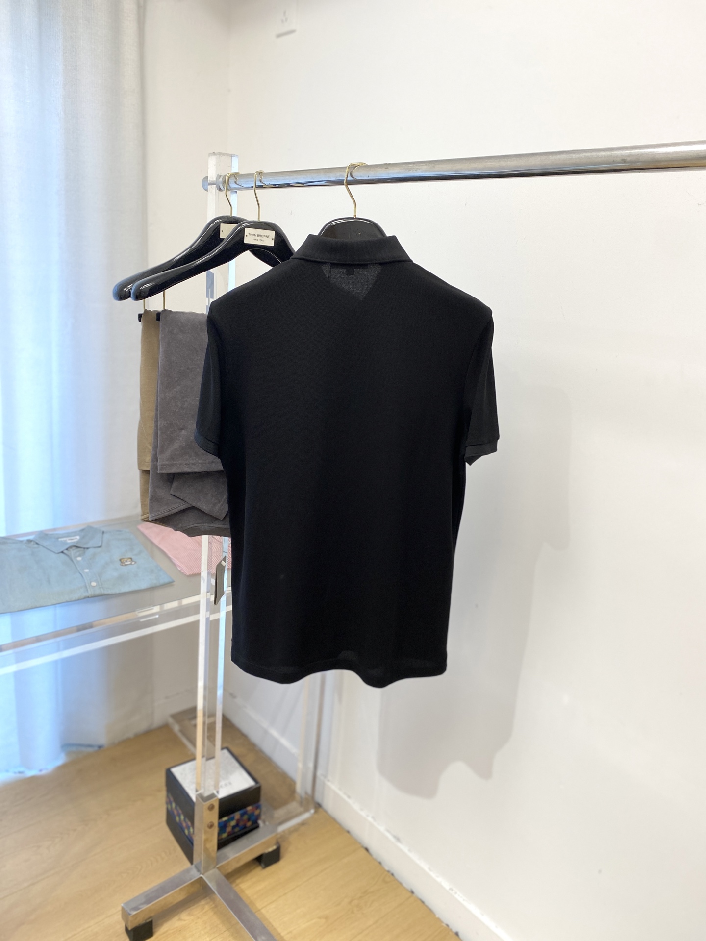 芬迪、2025最新款短袖T恤，帅气时尚，胸前设计凹凸字母logo，简约百搭款。面料棉 不仅挺括，保持潮流