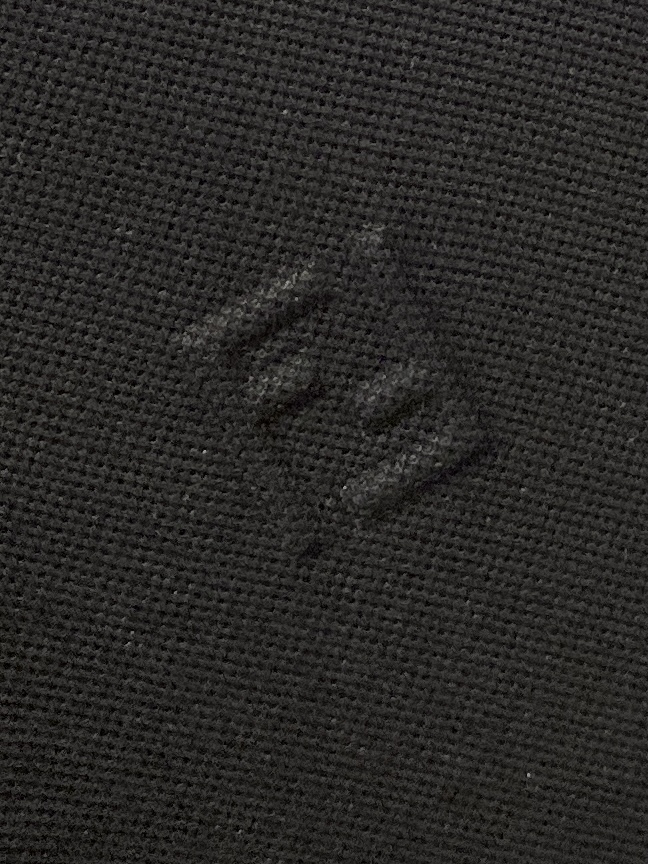 芬迪、2025最新款短袖T恤，帅气时尚，胸前设计凹凸字母logo，简约百搭款。面料棉 不仅挺括，保持潮流