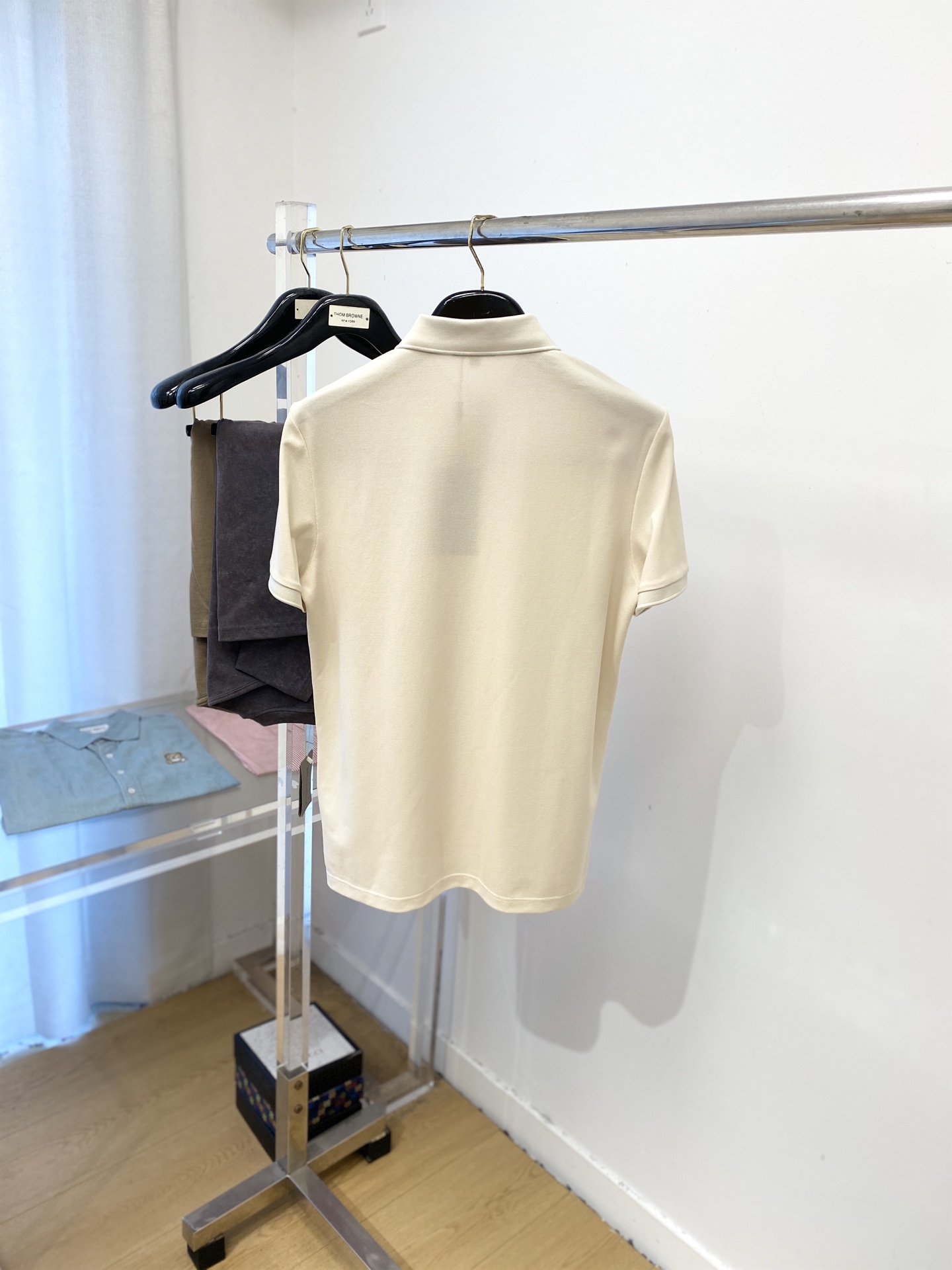 芬迪、2025最新款短袖T恤，帅气时尚，胸前设计凹凸字母logo，简约百搭款。面料棉 不仅挺括，保持潮流