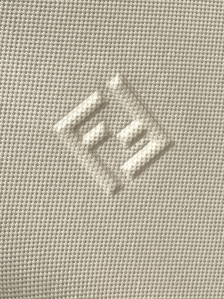 芬迪、2025最新款短袖T恤，帅气时尚，胸前设计凹凸字母logo，简约百搭款。面料棉 不仅挺括，保持潮流