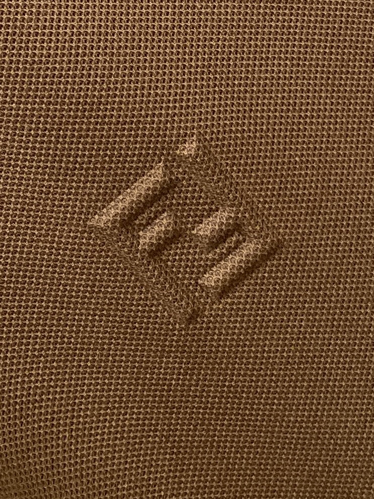 芬迪、2025最新款短袖T恤，帅气时尚，胸前设计凹凸字母logo，简约百搭款。面料棉 不仅挺括，保持潮流