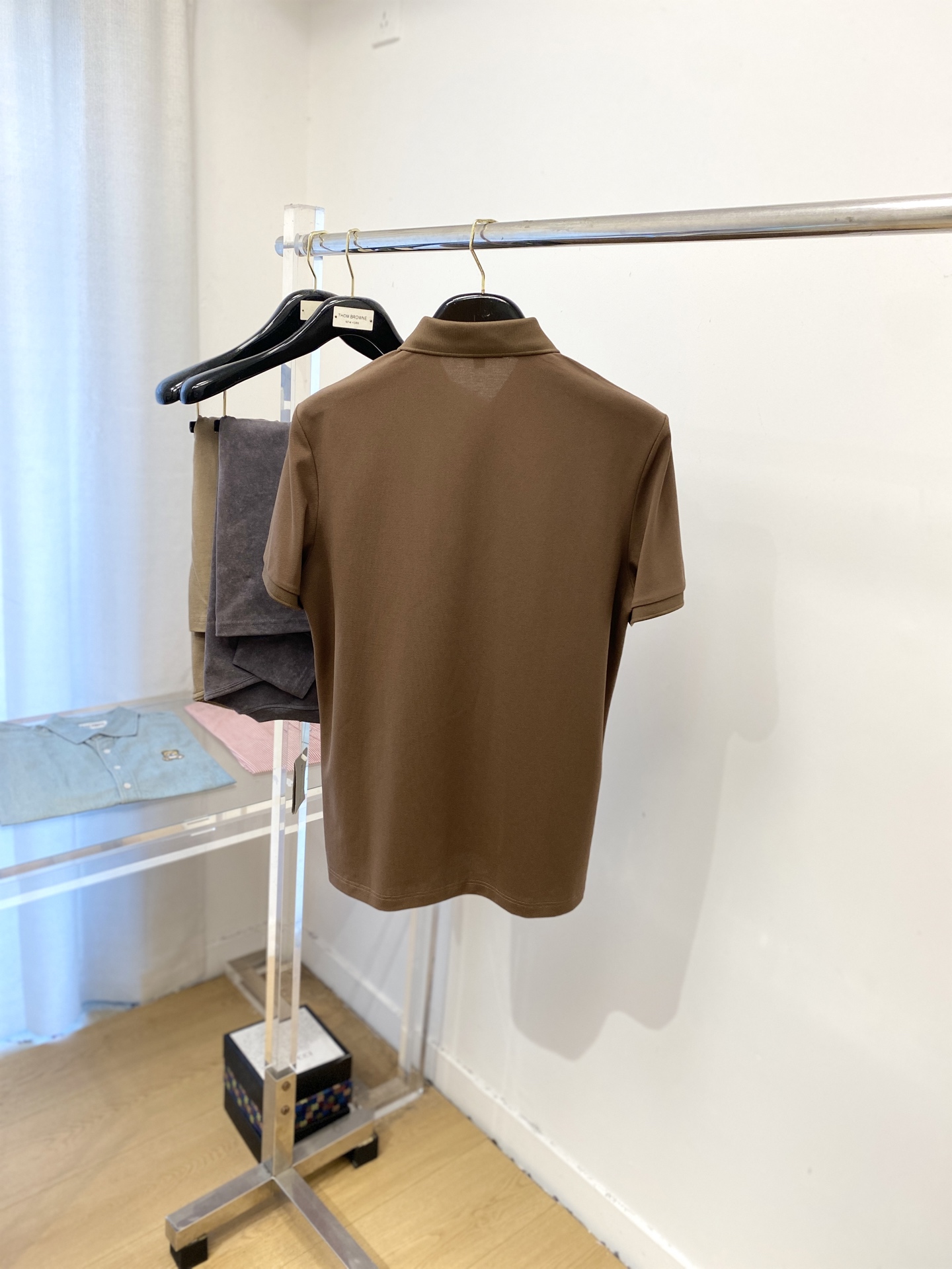 芬迪、2025最新款短袖T恤，帅气时尚，胸前设计凹凸字母logo，简约百搭款。面料棉 不仅挺括，保持潮流