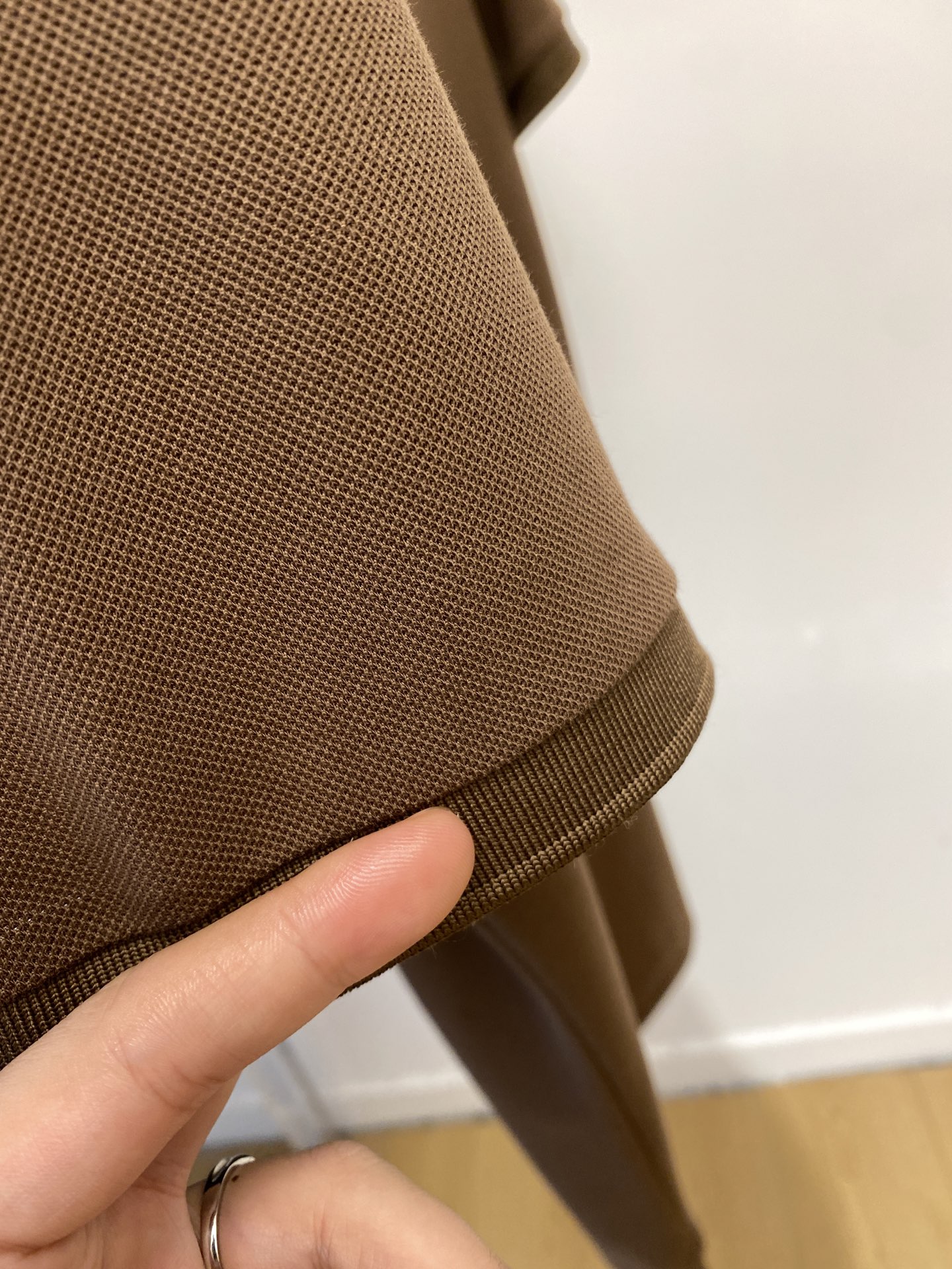 芬迪、2025最新款短袖T恤，帅气时尚，胸前设计凹凸字母logo，简约百搭款。面料棉 不仅挺括，保持潮流