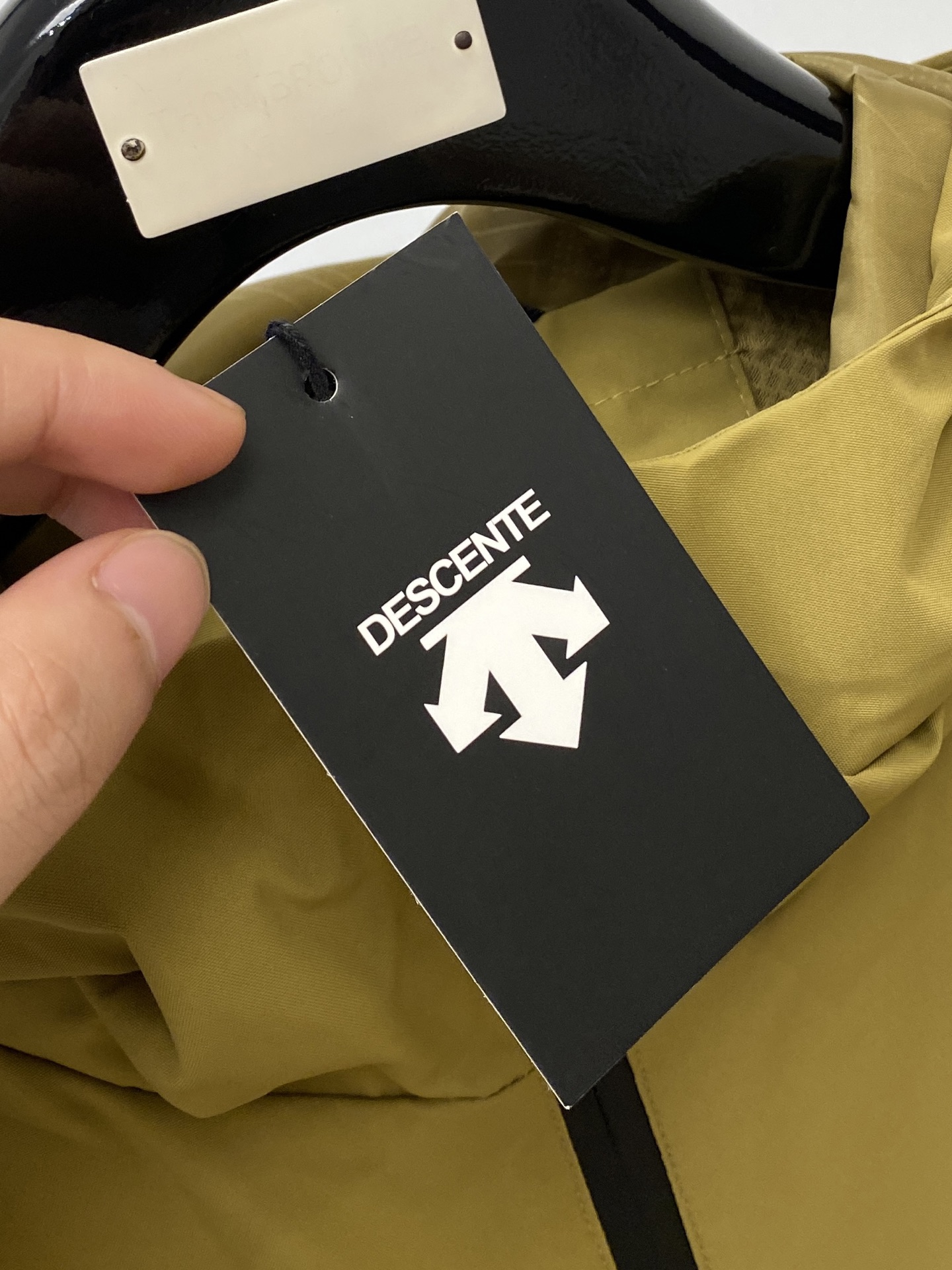 “DESCENTE DiSant 2025 Jackets: Custom-Made Fashion with Unique Logo and Comfortable Fit” - 图片 4