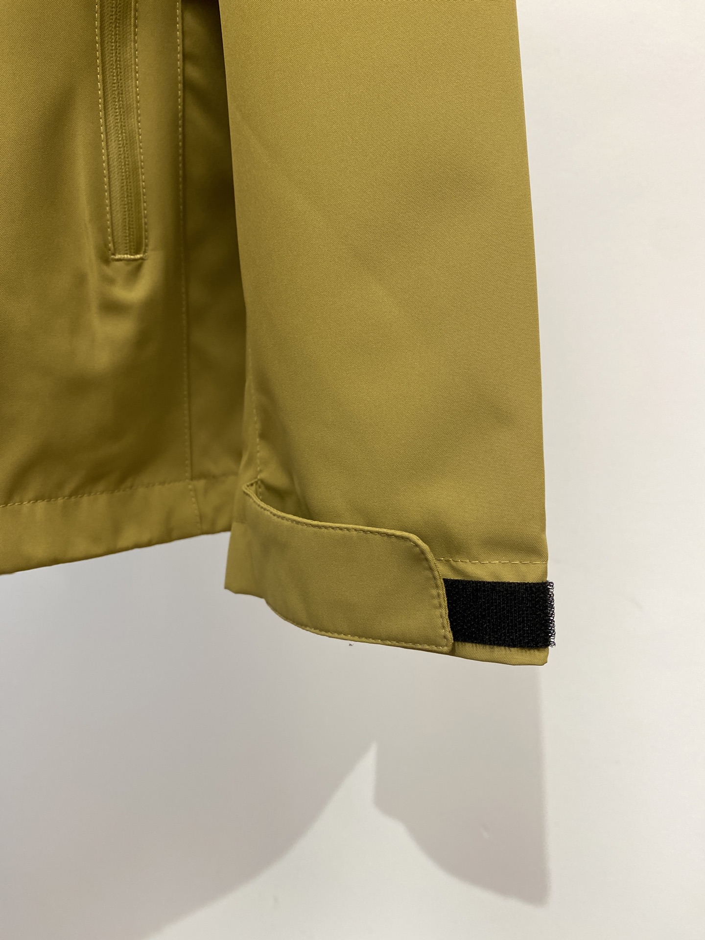 “DESCENTE DiSant 2025 Jackets: Custom-Made Fashion with Unique Logo and Comfortable Fit” - 图片 7