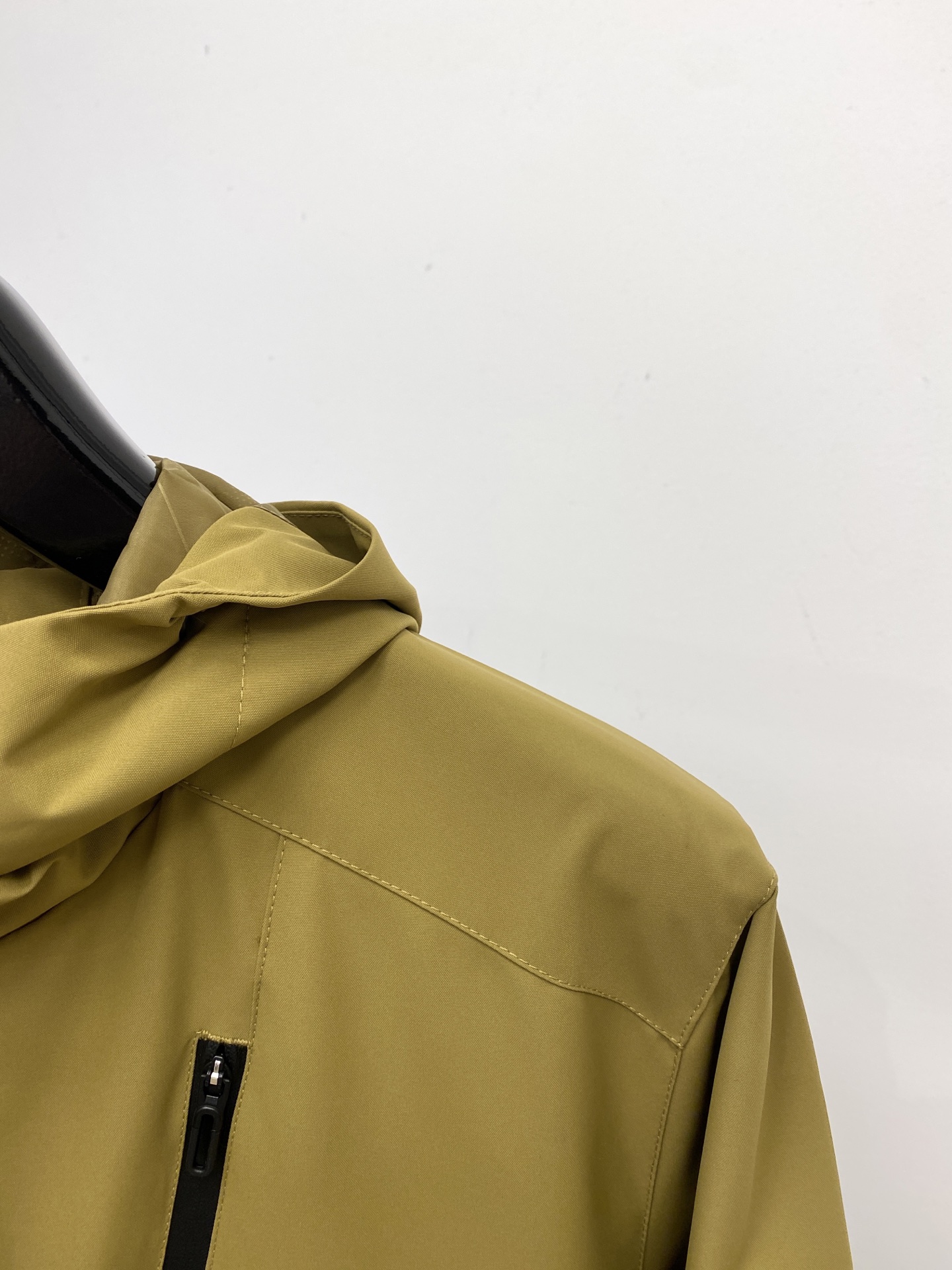 “DESCENTE DiSant 2025 Jackets: Custom-Made Fashion with Unique Logo and Comfortable Fit” - 图片 3