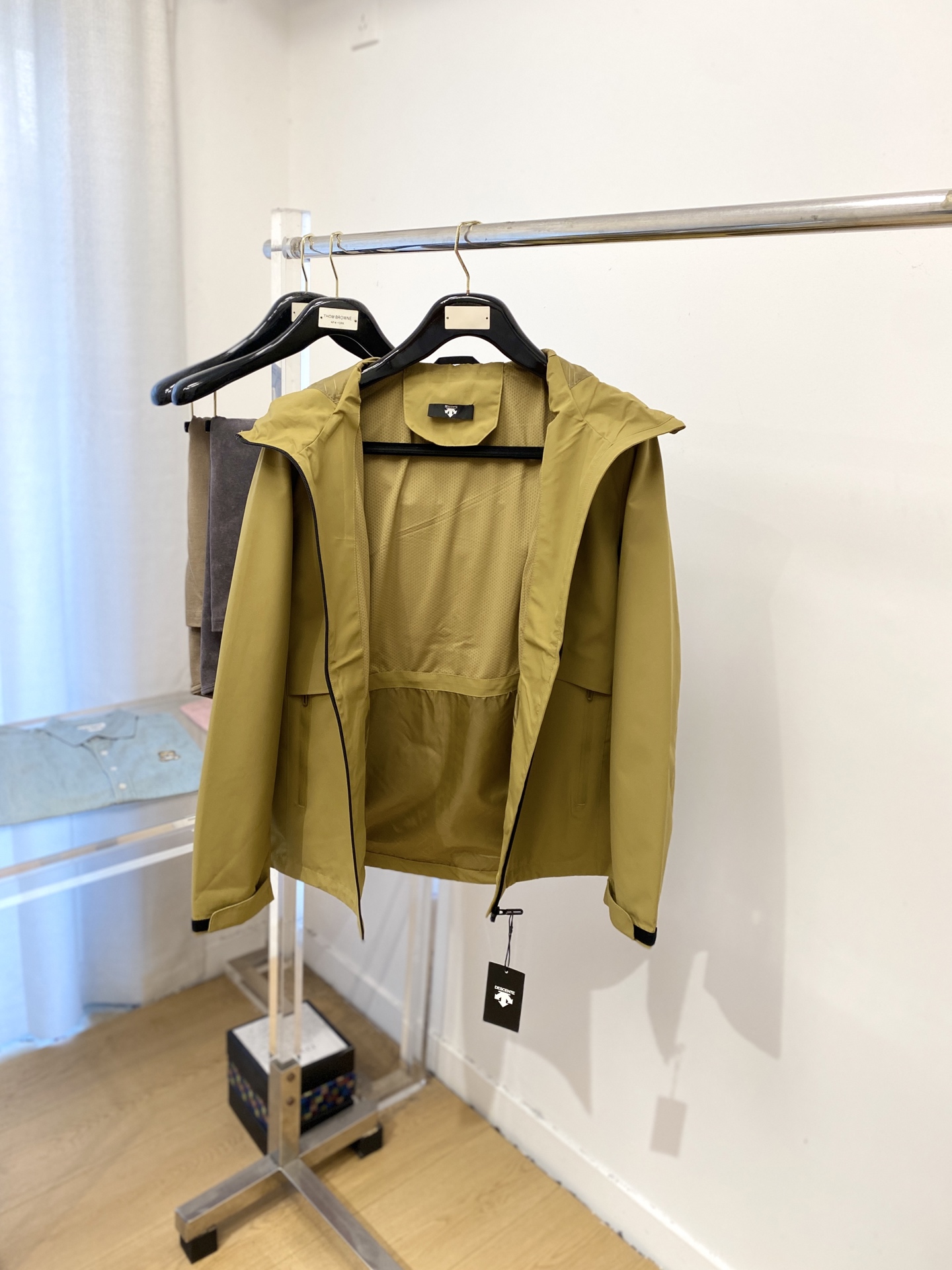“DESCENTE DiSant 2025 Jackets: Custom-Made Fashion with Unique Logo and Comfortable Fit” - 图片 5