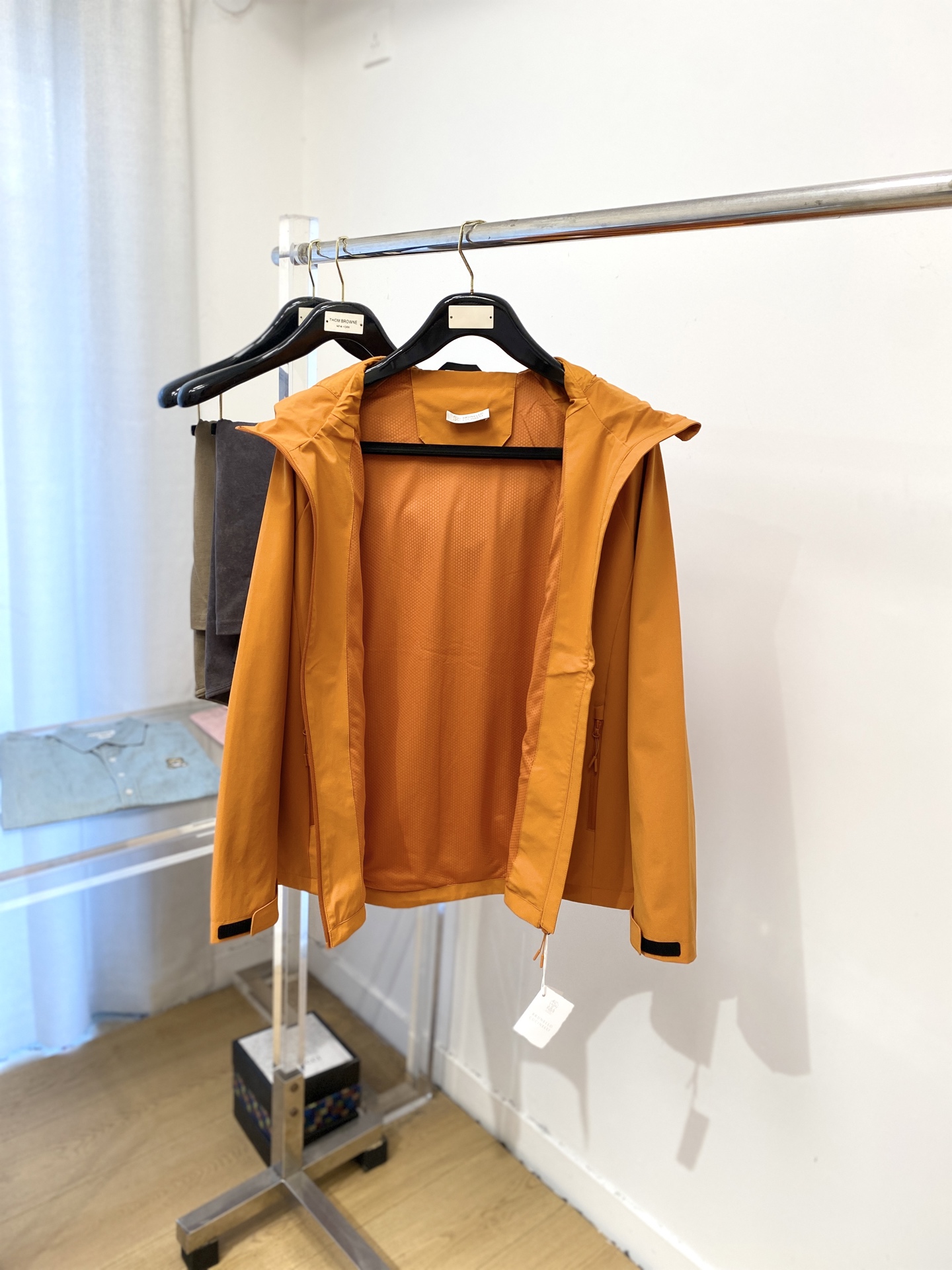 “Brumello Cucinelli 2025 New Jacket: Stylish Embroidered Logo, Custom Fabric, Affordable Price | Fashion Trends” - 图片 5