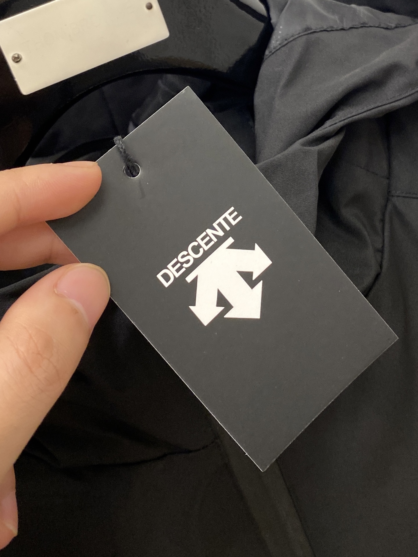 “Discent 2025 Jackets: Custom Fabric, Duct Tape Logo, Comfort Fit, Sizes M-3XL” - 图片 4