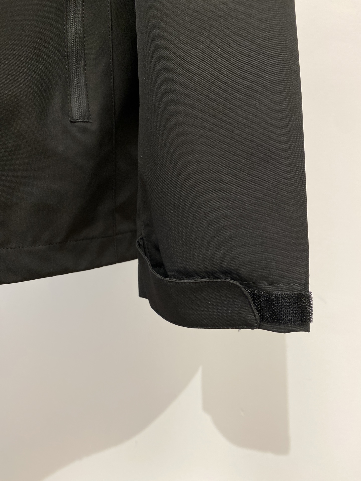 “Discent 2025 Jackets: Custom Fabric, Duct Tape Logo, Comfort Fit, Sizes M-3XL” - 图片 7
