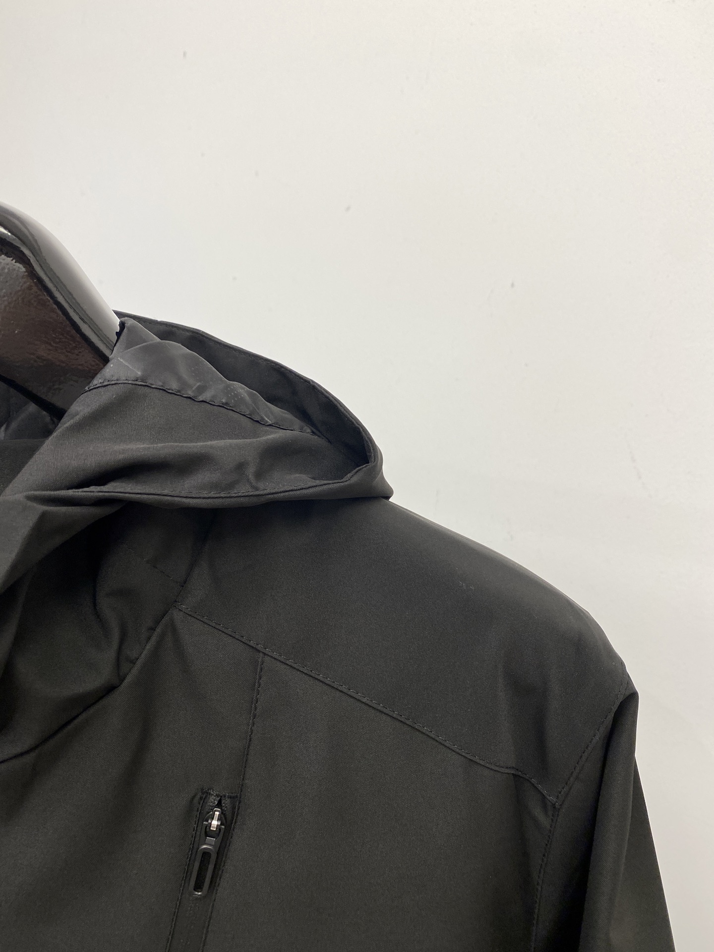 “Discent 2025 Jackets: Custom Fabric, Duct Tape Logo, Comfort Fit, Sizes M-3XL” - 图片 3