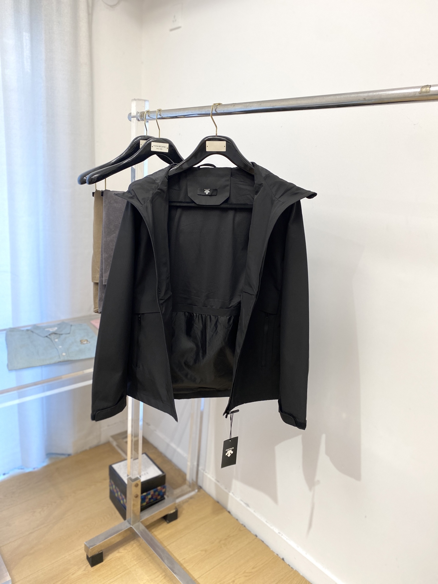 “Discent 2025 Jackets: Custom Fabric, Duct Tape Logo, Comfort Fit, Sizes M-3XL” - 图片 5