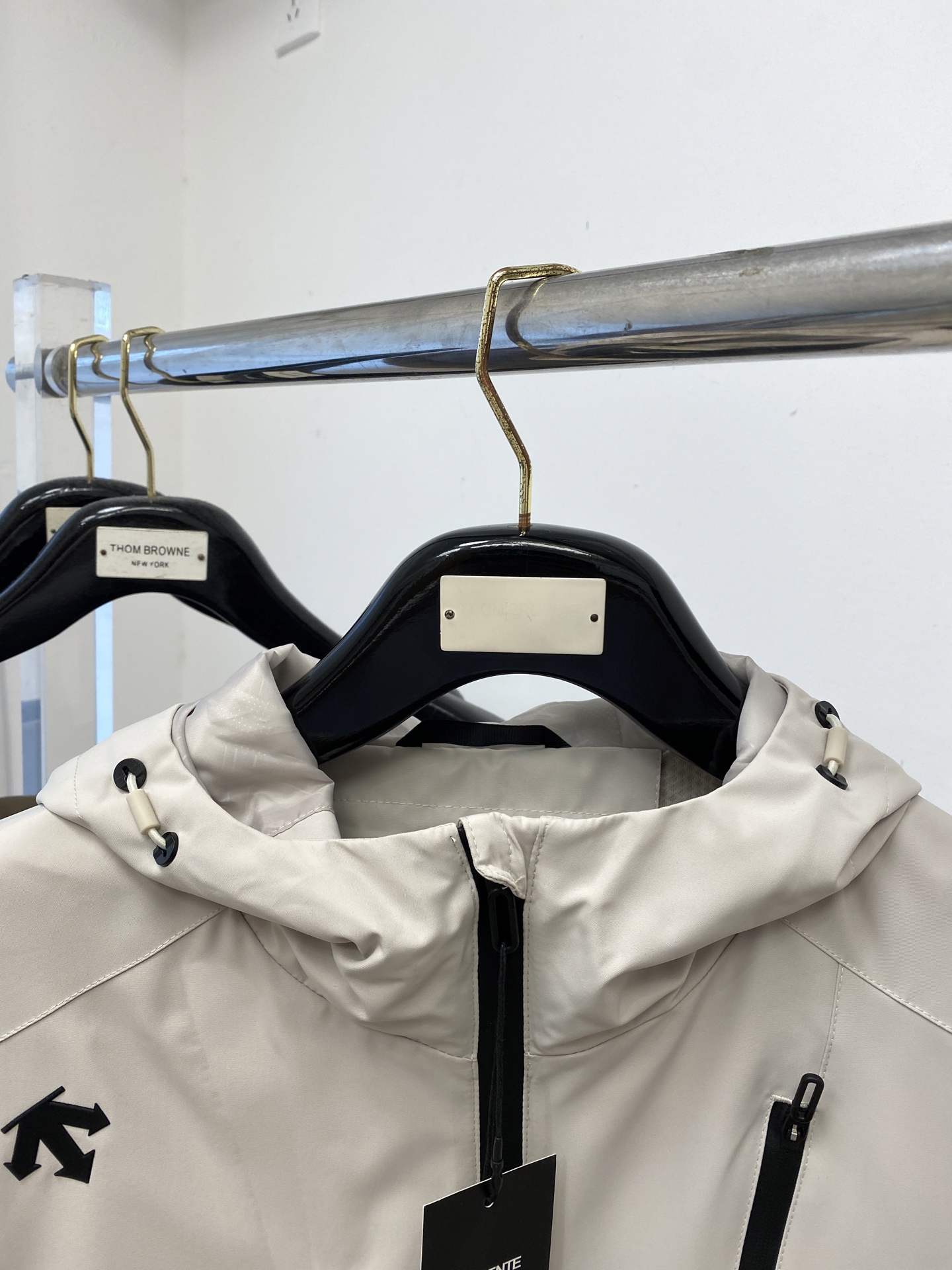 “Discent 2025 Jacket Collection: Custom-Made Fabrics and Comfortable Fits for $100” - 图片 2