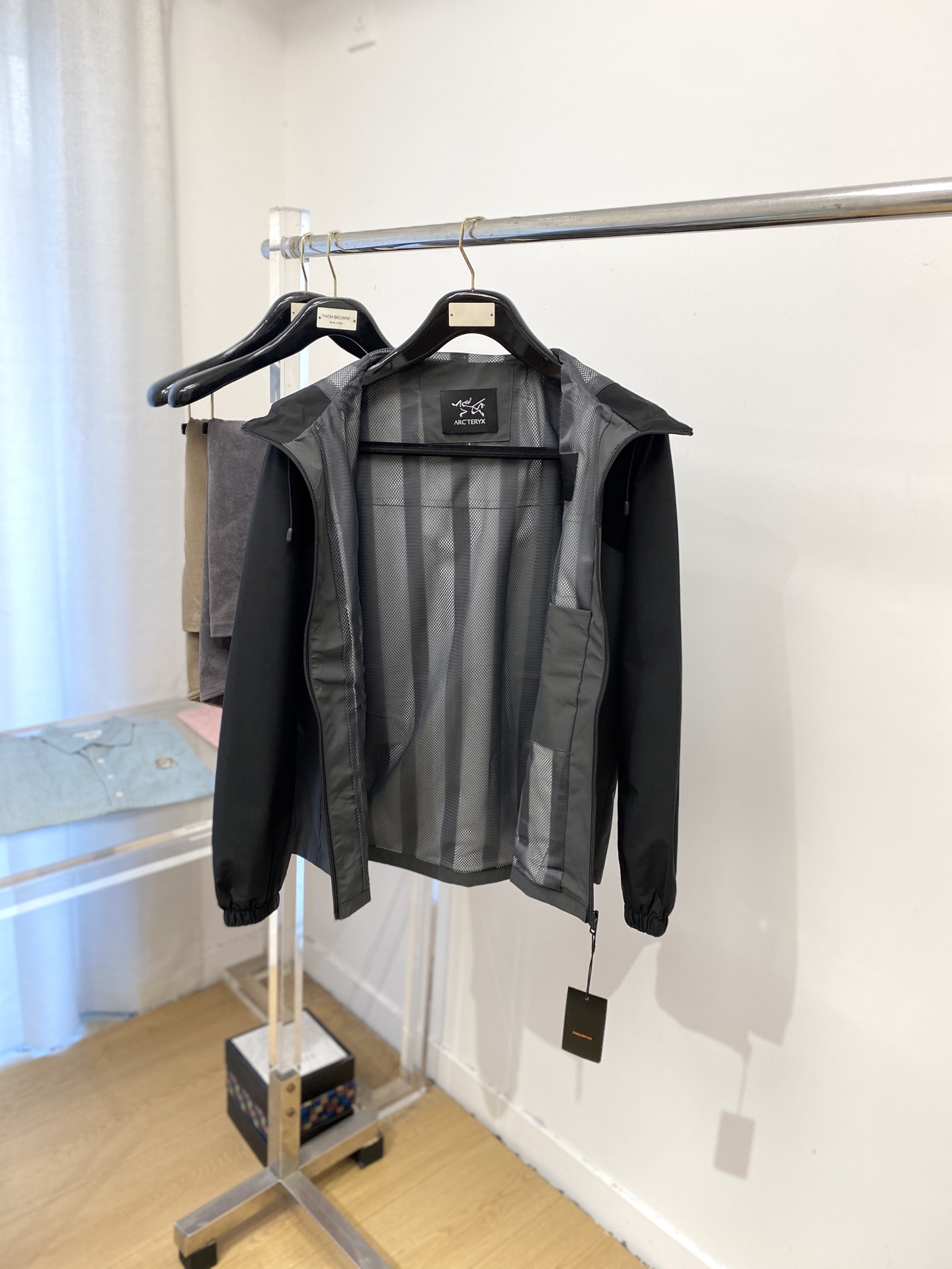 “2025 Fashionable Custom-Made Jackets: Fine Embroidery, Original Fabric, Cosmopolitan Style, Sizes M-3XL, $100 Each P816” - 图片 5