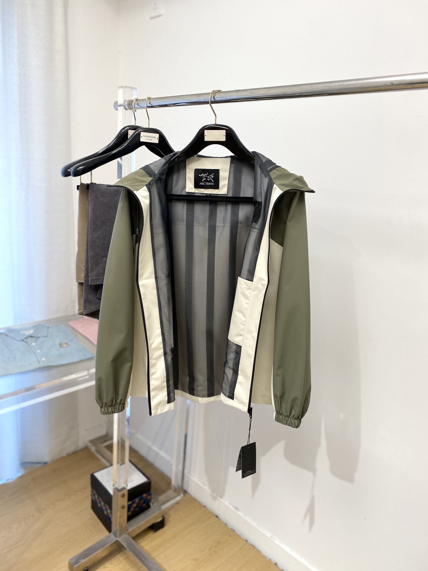“2025 Custom-Made Fashionable Jackets with Fine Embroidery Logo, Affordable and Stylish in M-3XL Sizes” - 图片 5