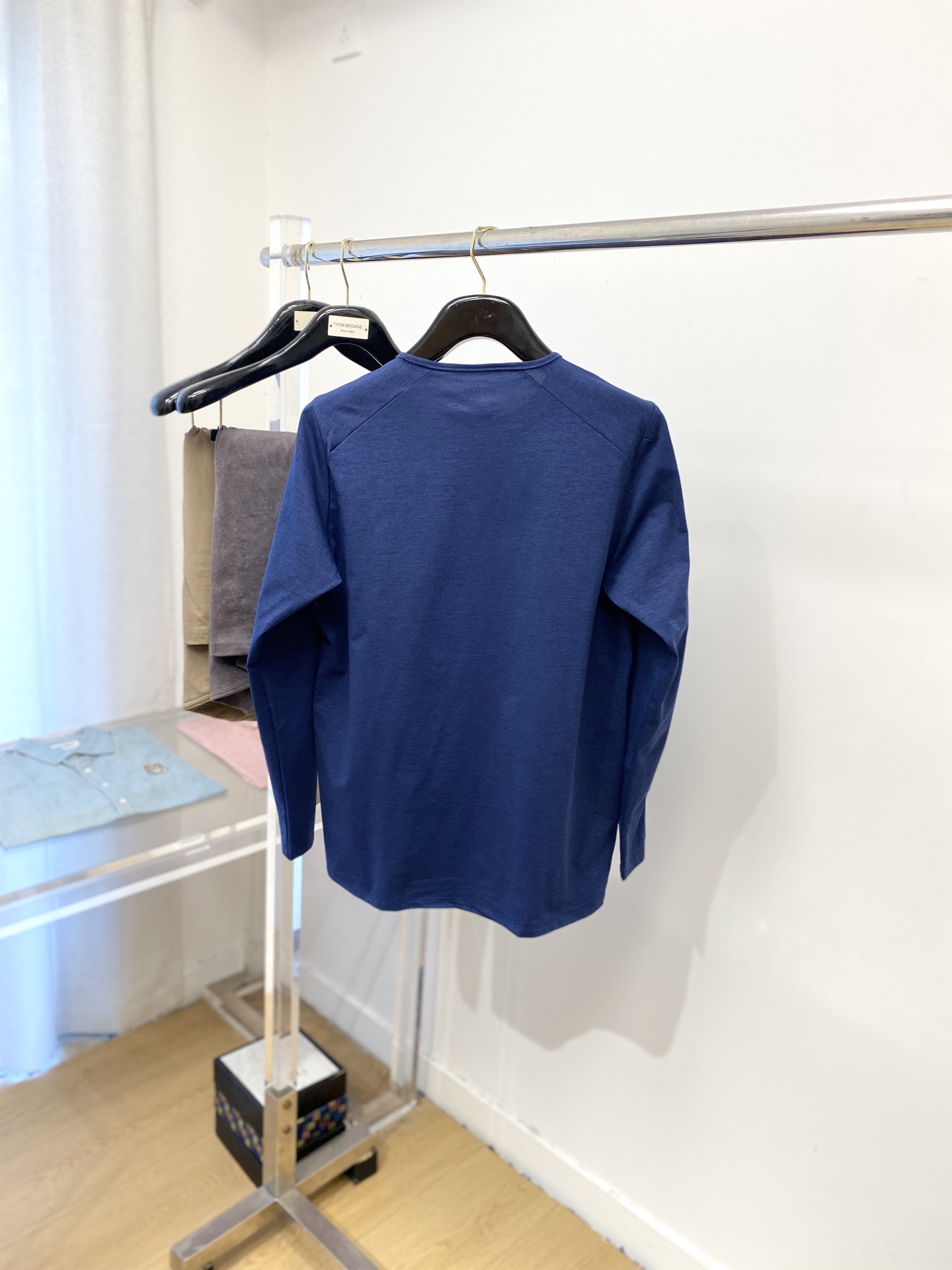 “2025 Fashion: Bird Logo Cotton Shirt in Multiple Sizes for $100” - 图片 9