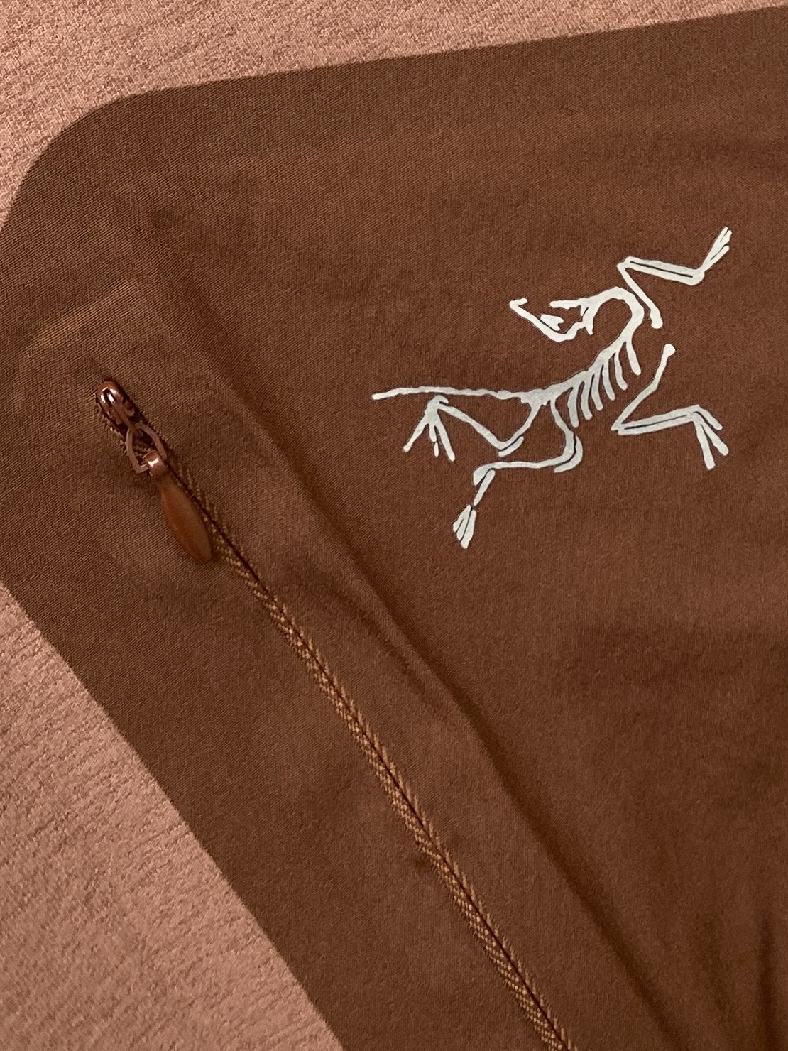 “2025 Fashion: Bird Logo Cotton Shirt in Various Sizes and Colors for $100” - 图片 5