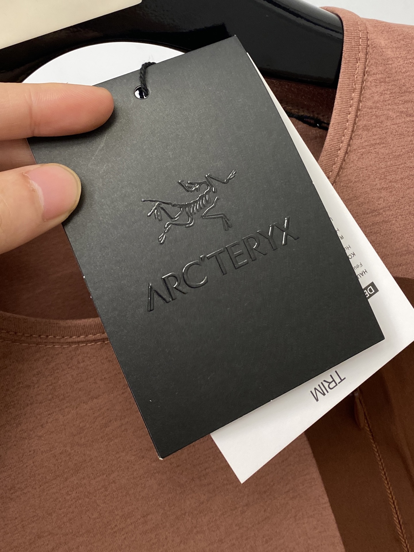“2025 Fashion: Bird Logo Cotton Shirt in Various Sizes and Colors for $100” - 图片 4