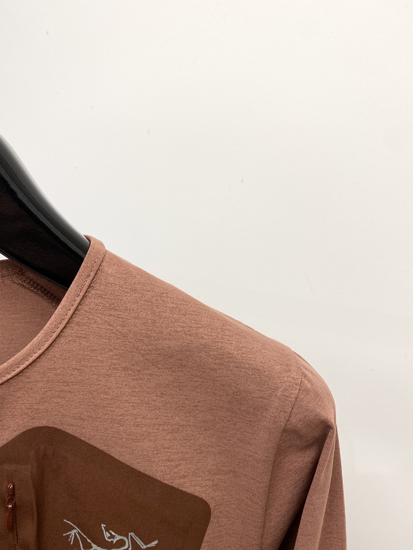 “2025 Fashion: Bird Logo Cotton Shirt in Various Sizes and Colors for $100” - 图片 3