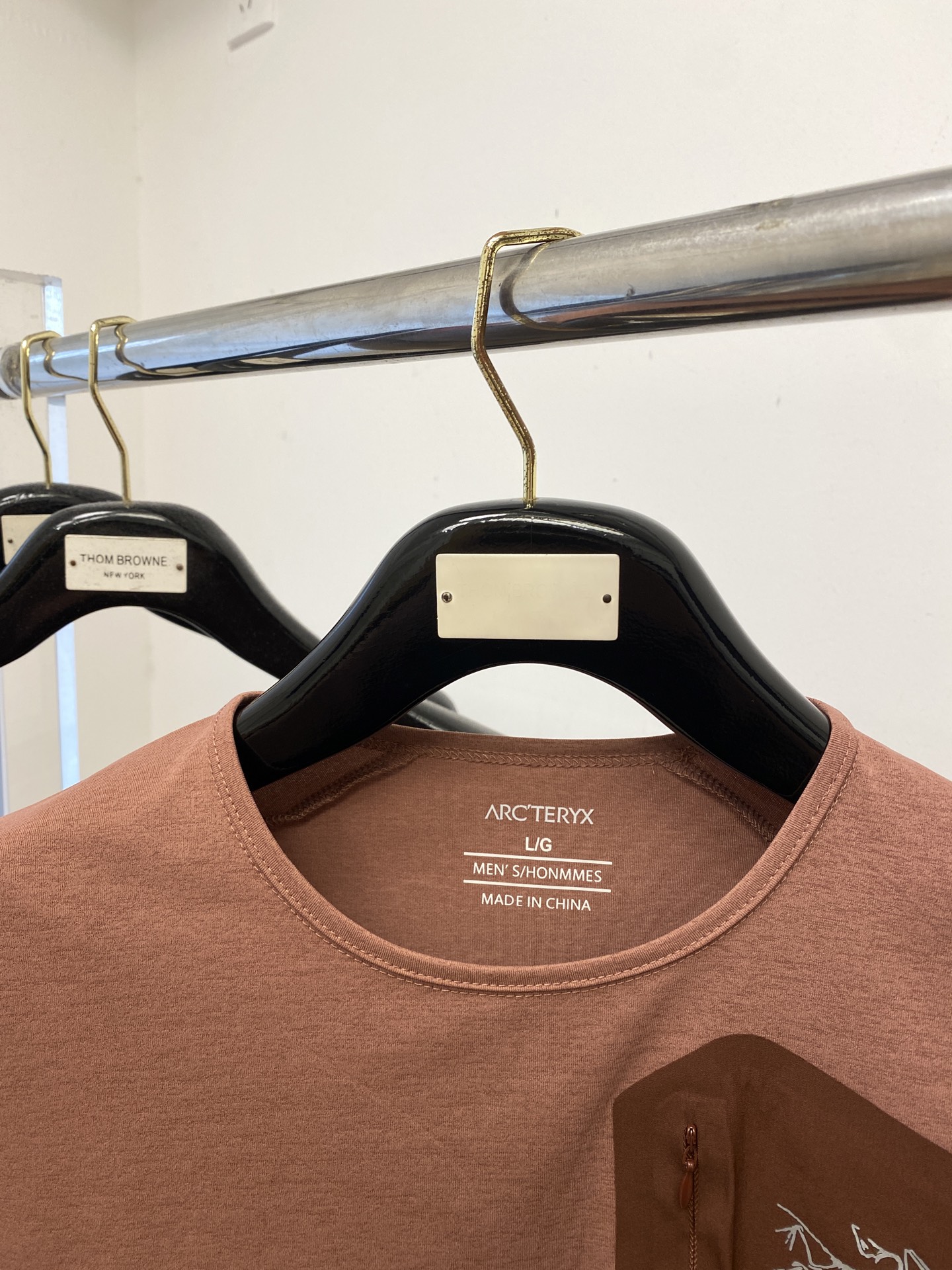“2025 Fashion: Bird Logo Cotton Shirt in Various Sizes and Colors for $100” - 图片 2
