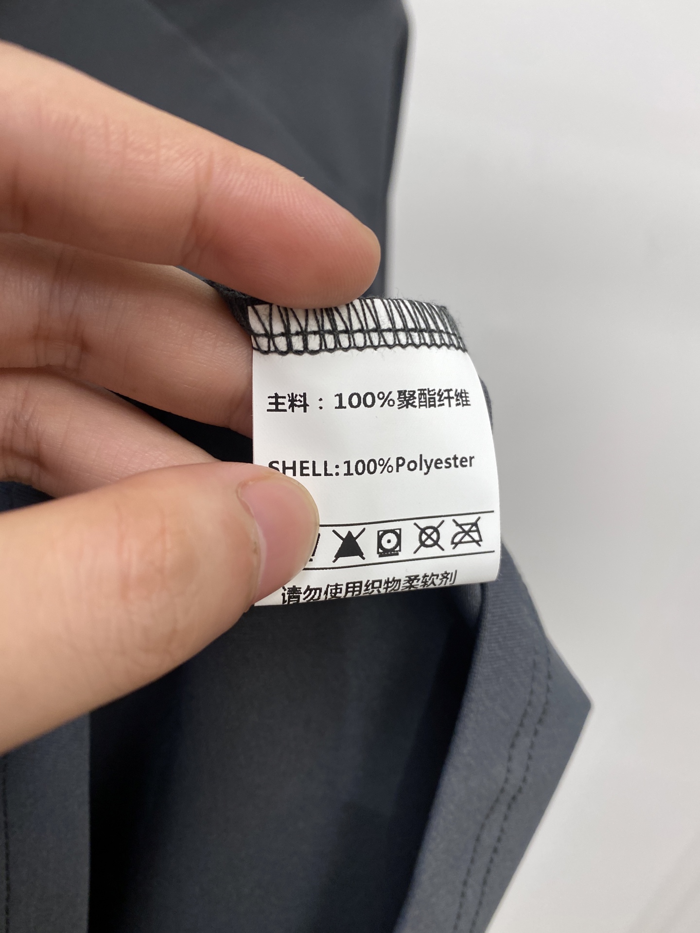 “DESCENTE DiSant 2025 Long Sleeve Shirt with Shoulder Logo, Cotton Fabric, Cozy Fit, Sizes M-3XL Priced at $100” - 图片 8